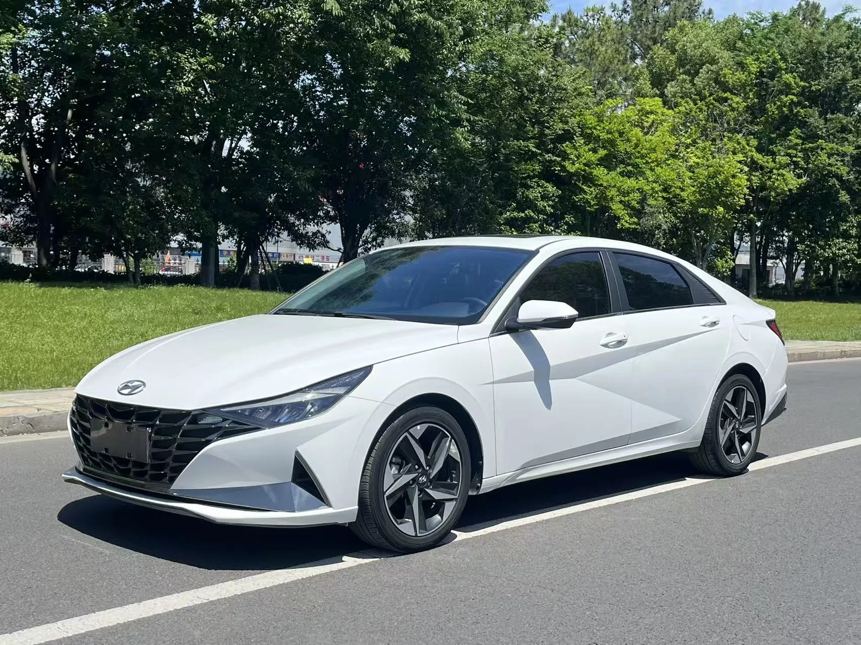 Hyundai Elantra 2022 1.5L CVT LUX Premium Edition