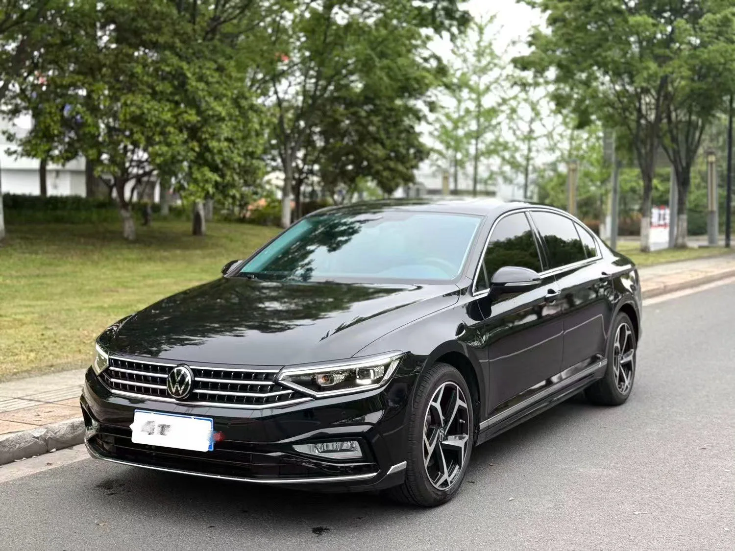 Volkswagen 2025 Magotan 2.0TSI 330TSI 2 Million Unit Luxury Automatic Transmission