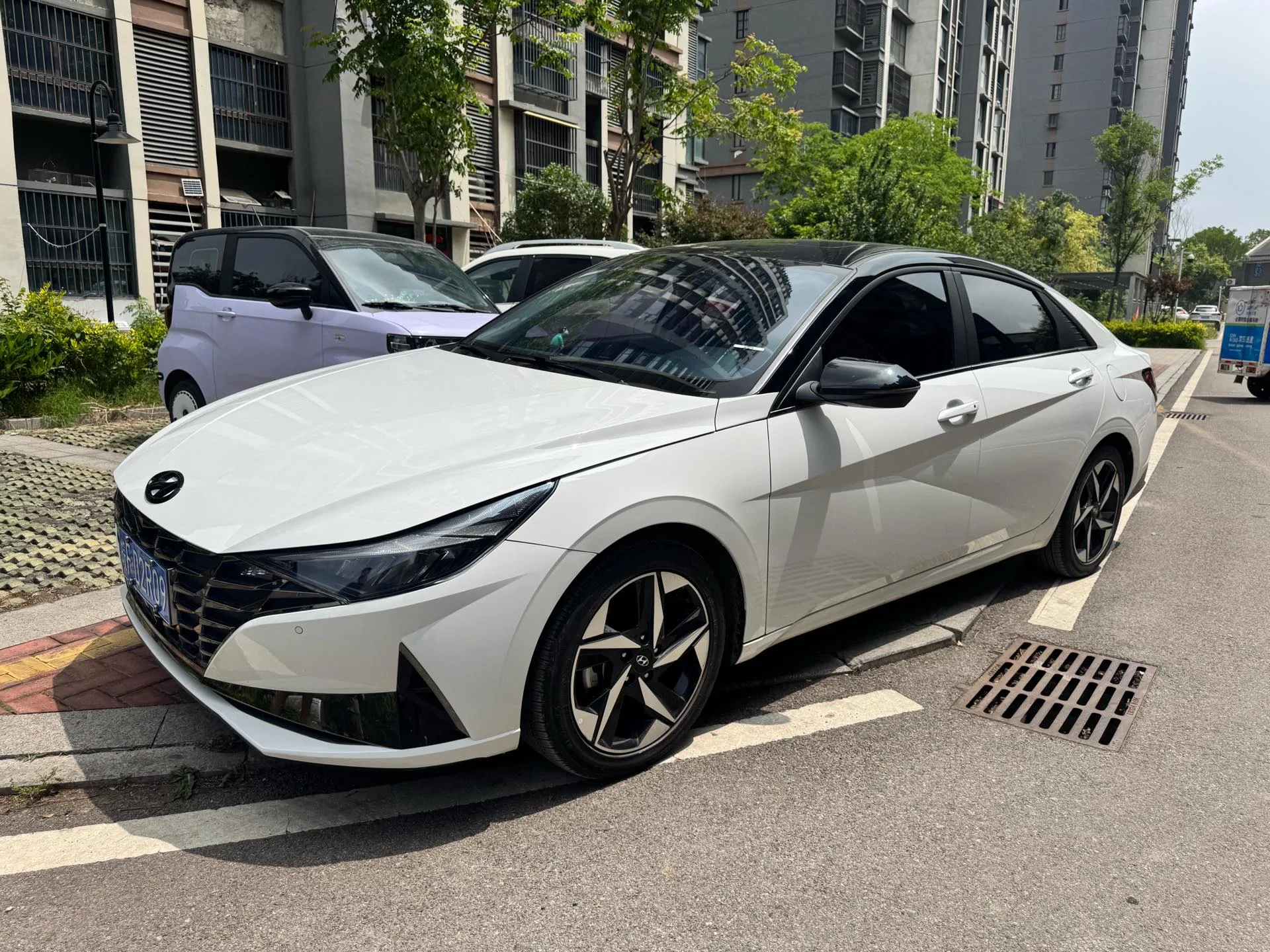 Hyundai Elantra 2022 1.5L CVT LUX Premium Edition