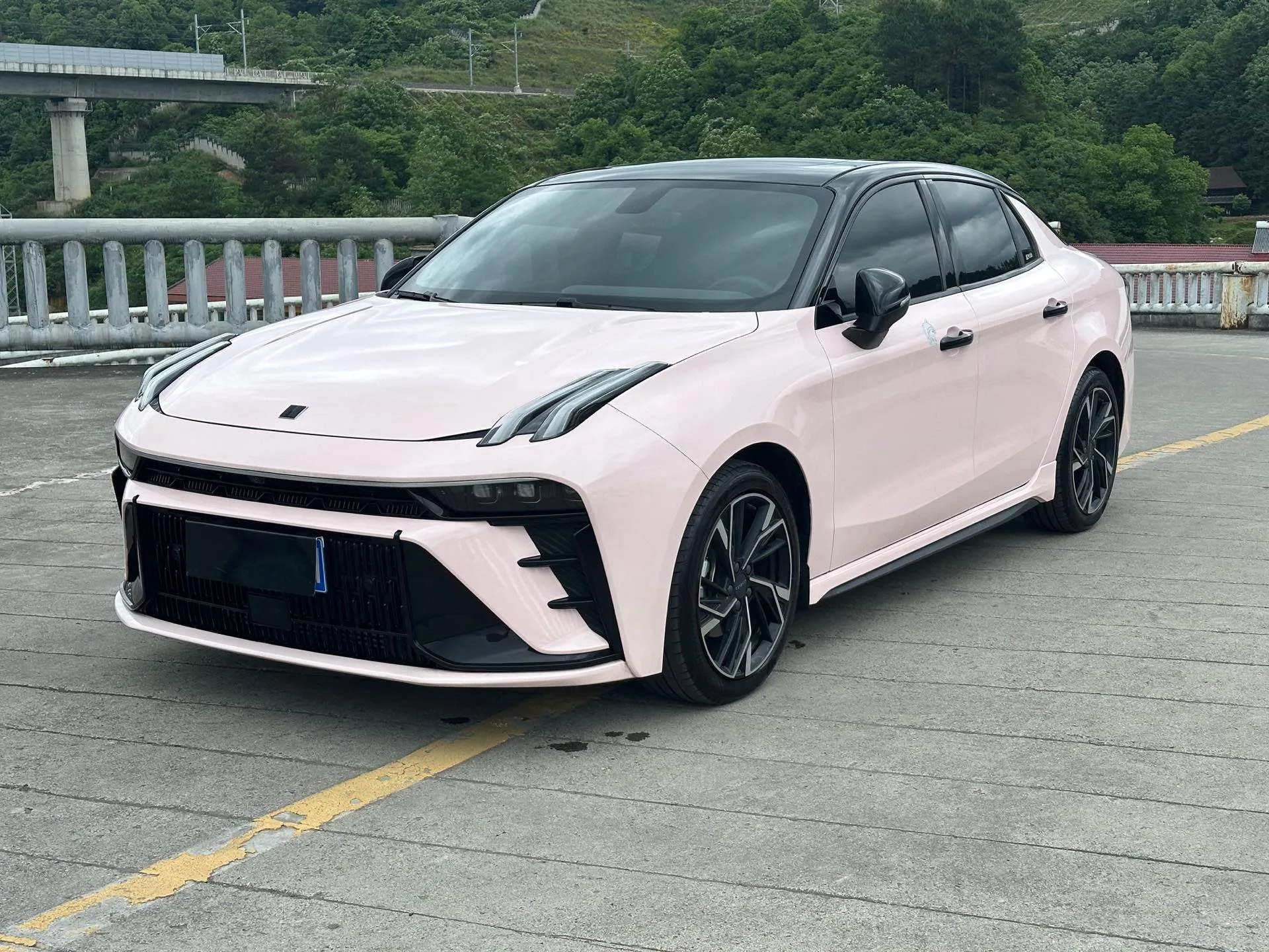 Lynk & Co 03