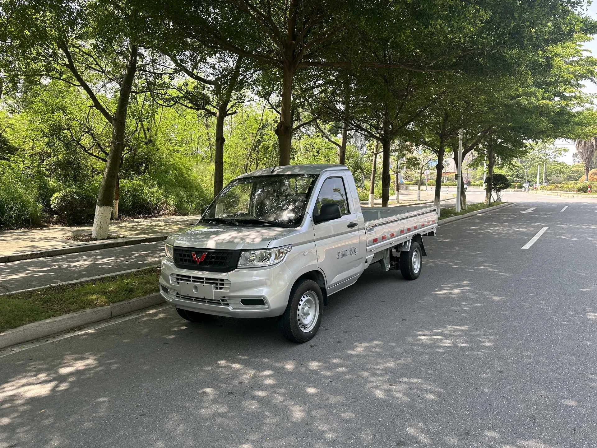 Wuling 2023 Rongguang New Truck 1.5 Single Cab Basic Model Manual Transmission