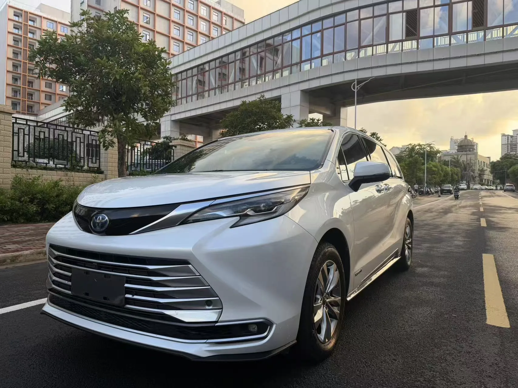 2021 Sienna 2.5L Hybrid Platinum Edition