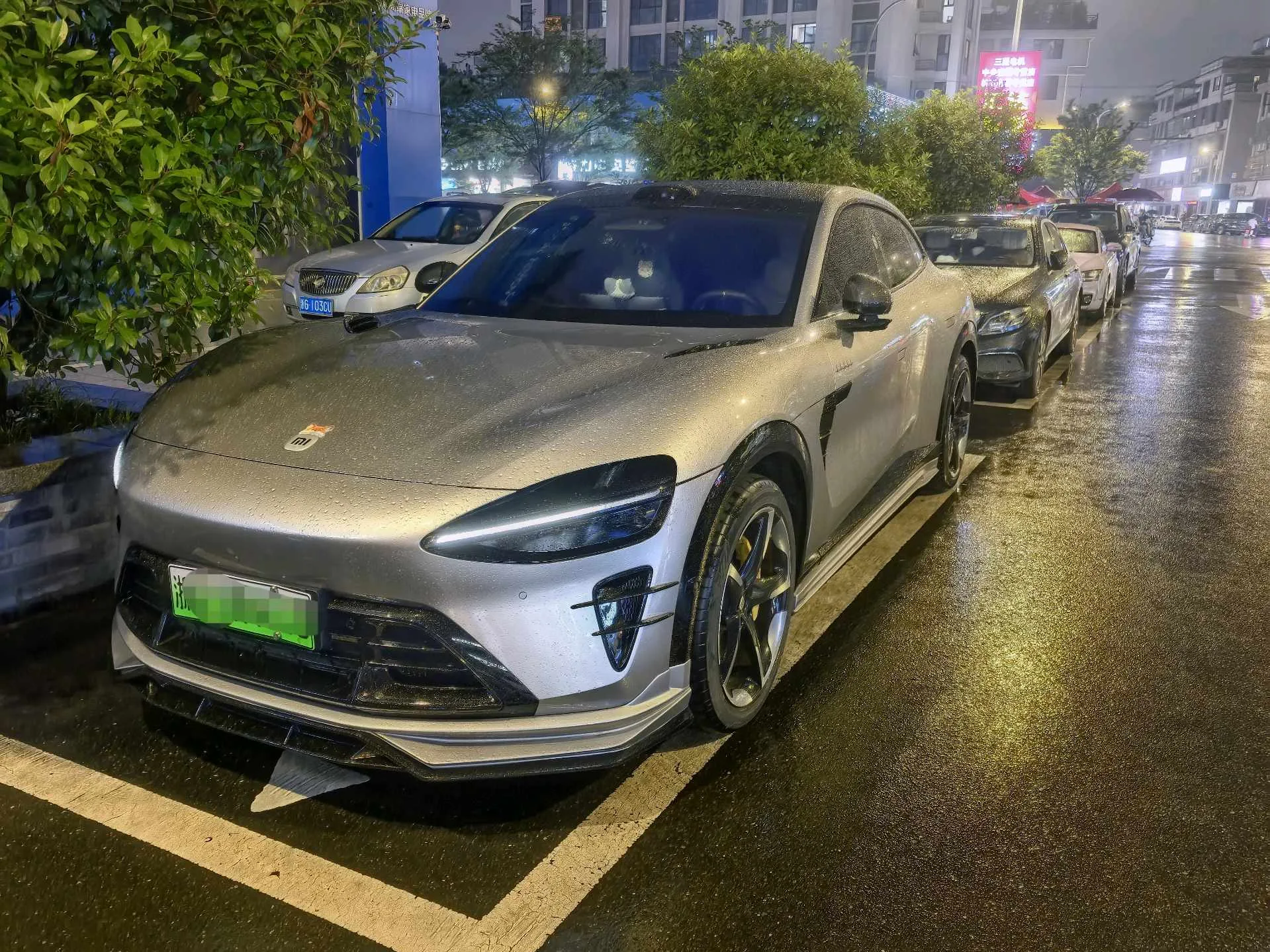 Xiaomi YU7 2025 Model: Long Battery Life, High Performance All-Wheel Drive Max Edition
