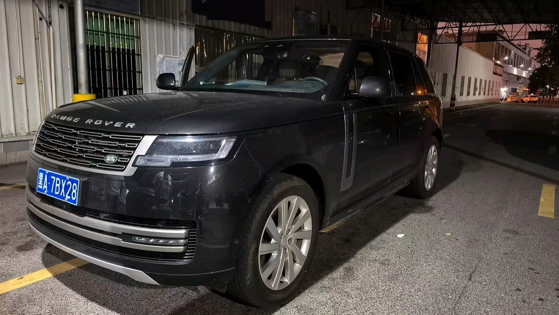2025 Land Rover Range Rover (Imported) 48V 3.0T L6 400PS Extended 7-Seater Automatic