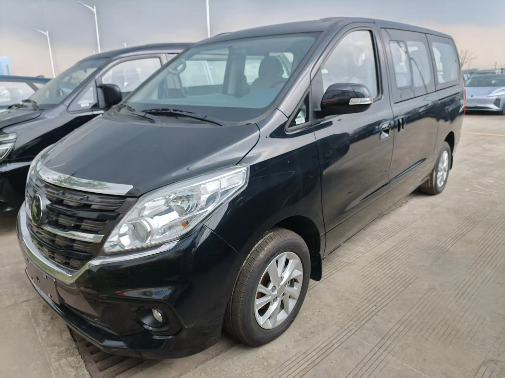 Fengxing Lingzhi PLUS 2025 Model Year Lingzhi PLUS 1.5T Comfort Edition 7-Seater Manual Transmission