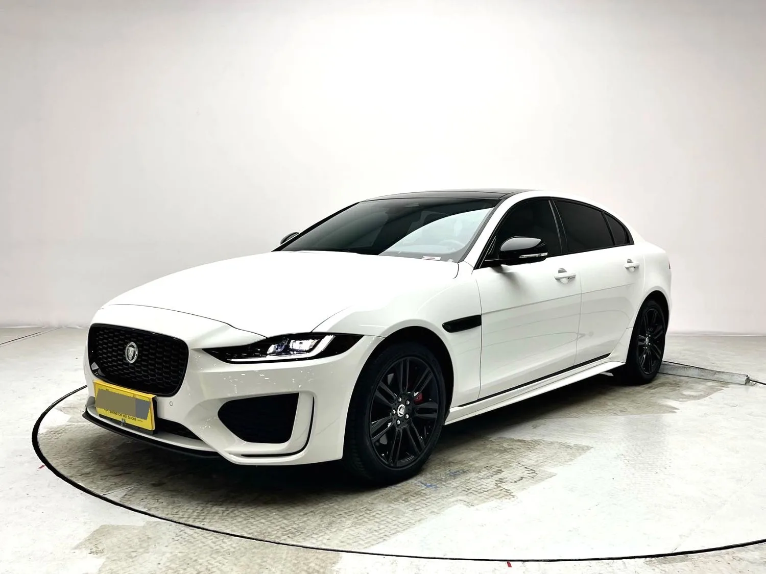 Jaguar 2025 XEL 2.0T 250PS R-DYNAMIC 90th Anniversary Edition Automatic