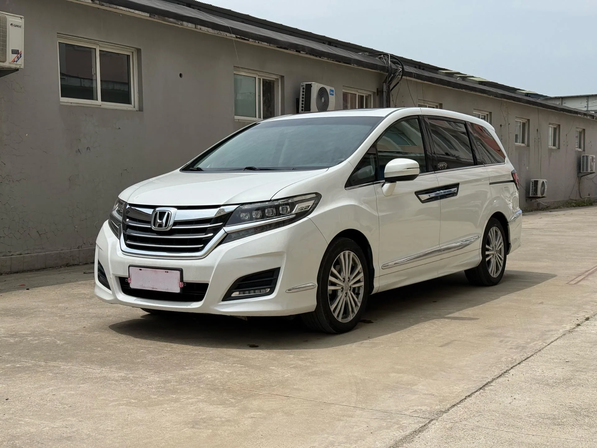 Elysion 2016 2.4L Luxury Edition