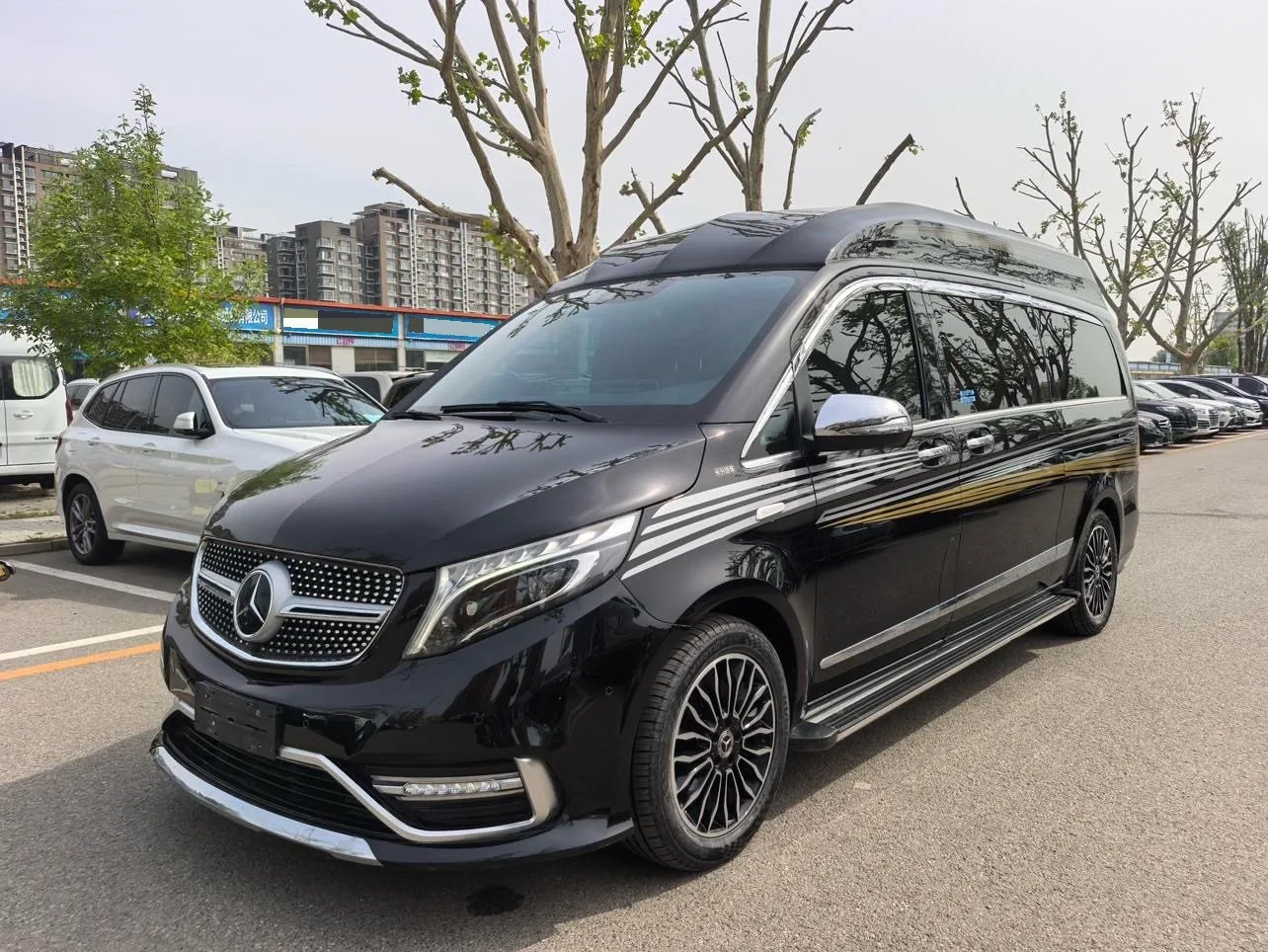 Mercedes-Benz V-Class 2018 V 260 L Premium Extended Edition (China V Emission Standard)