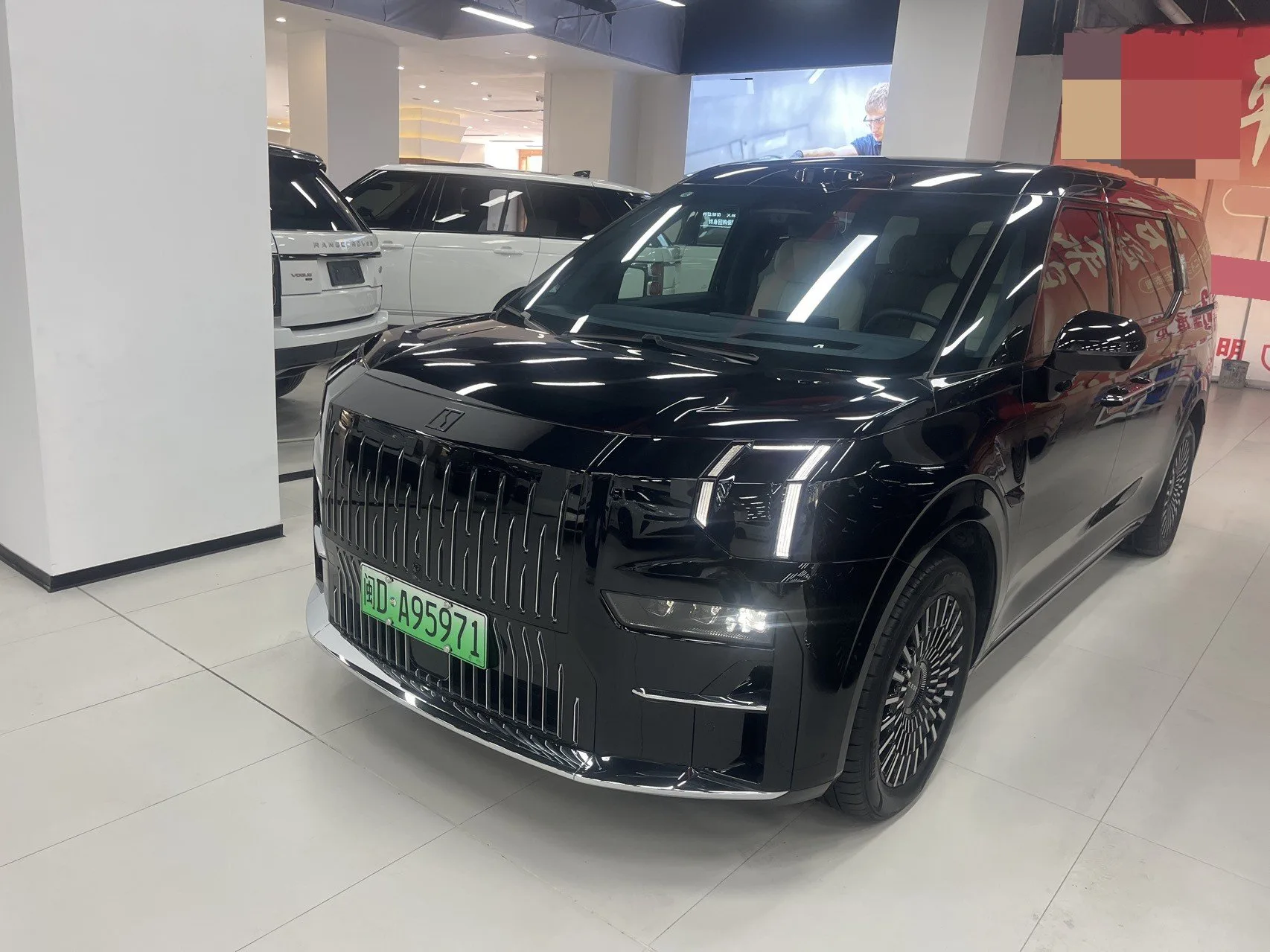 Zeekr 009 2024 Model Year, 7-Seater with Center Console, AWD, 108kWh
