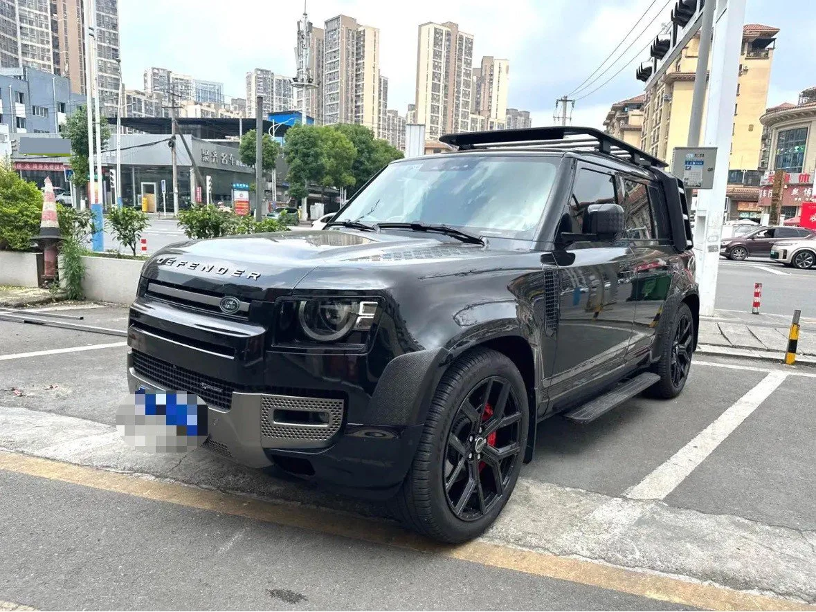 2022 Land Rover Defender 110 P400 Dark Edition