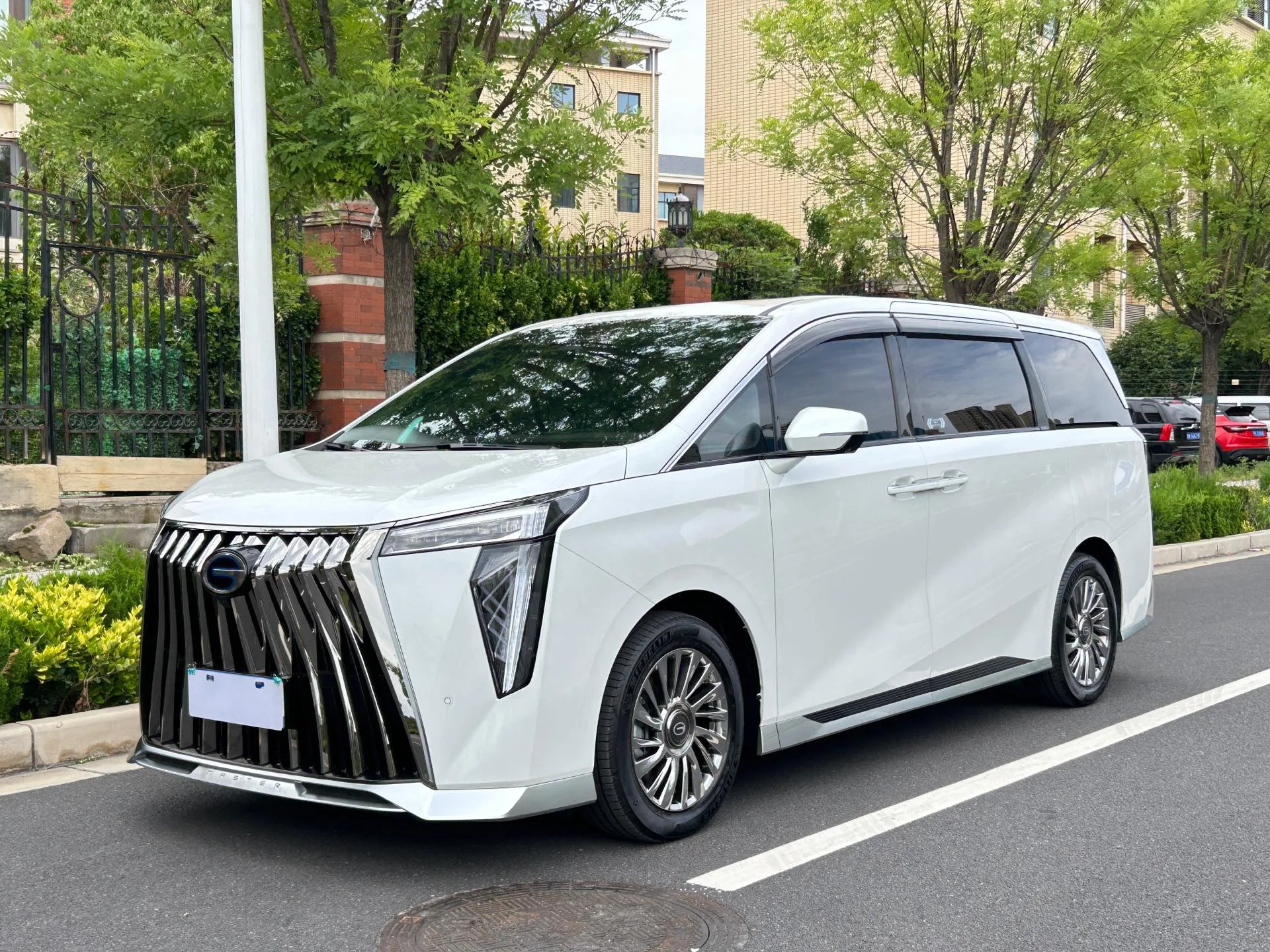 Trumpchi 2025 M8 Hybrid 2.0T Master Series Super Hybrid Automatic