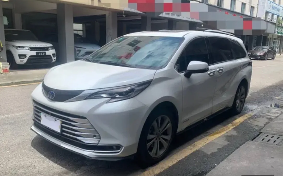 2021 Sienna 2.5L Hybrid Platinum Edition