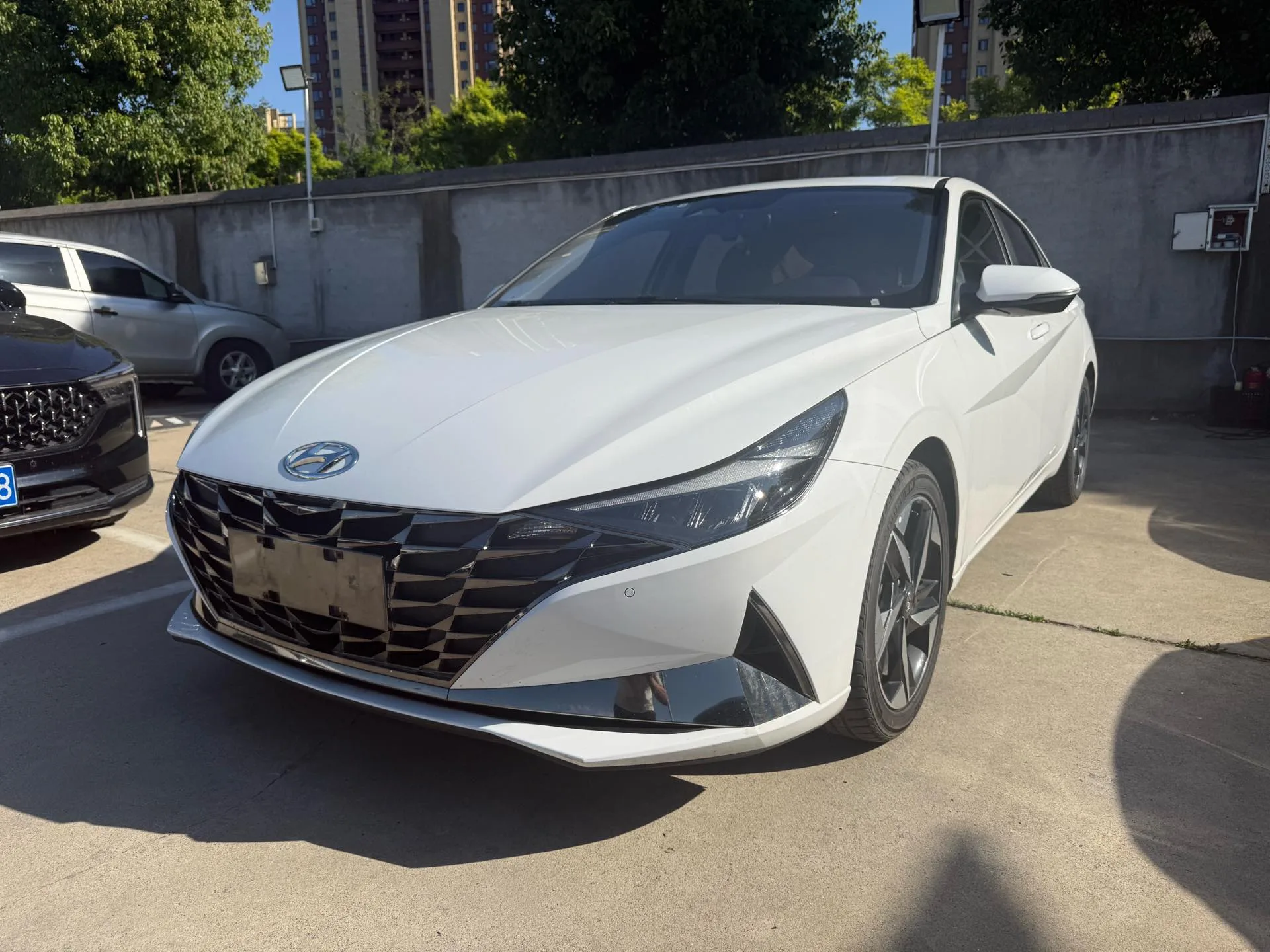 Hyundai Elantra 2022 1.5L CVT LUX Premium Edition