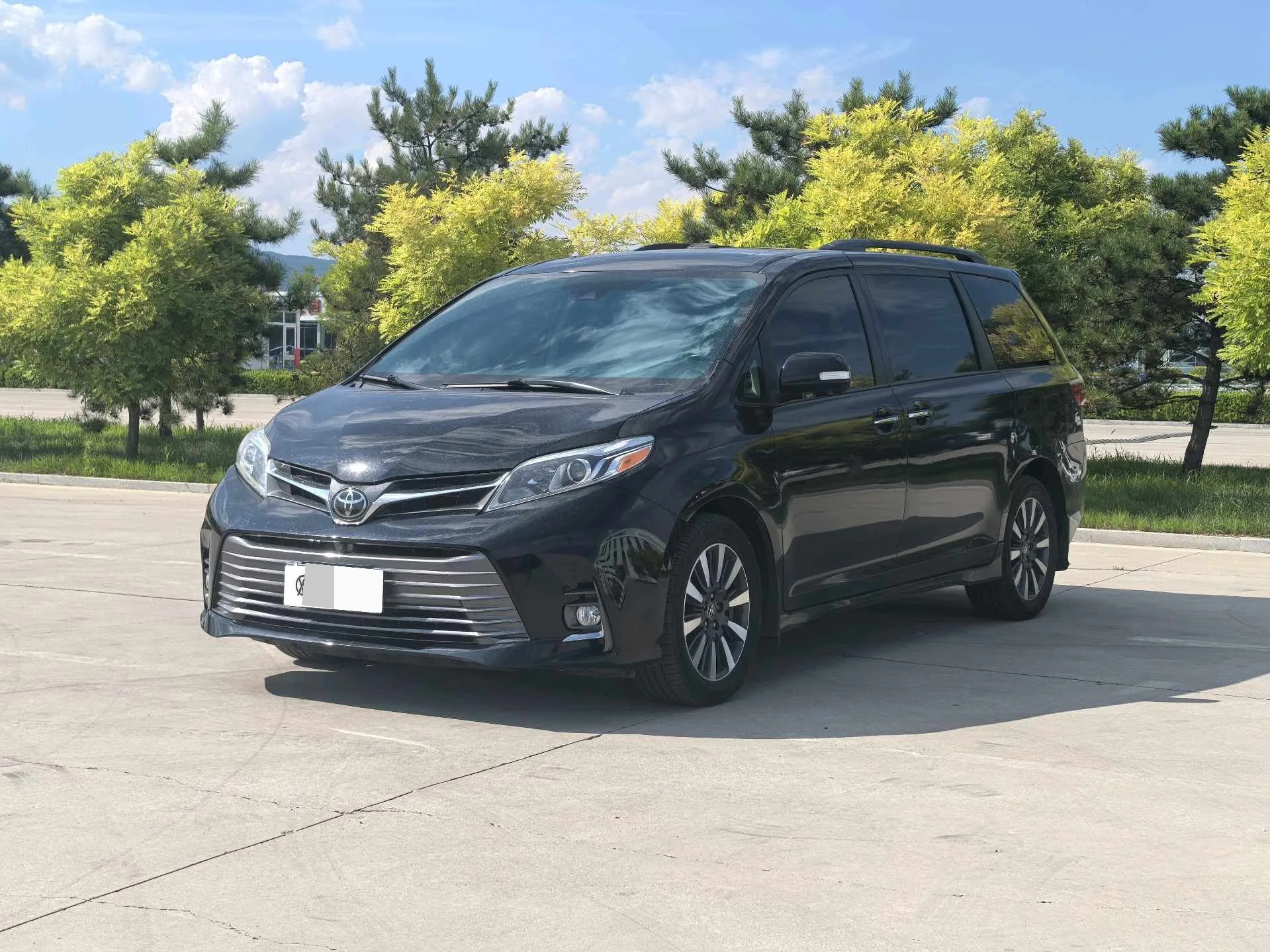 Toyota Sienna (Imported) 2019 Model Year Sienna 3.5 Limited 4WD 7-Seater U.S. Specification Automatic Transmission