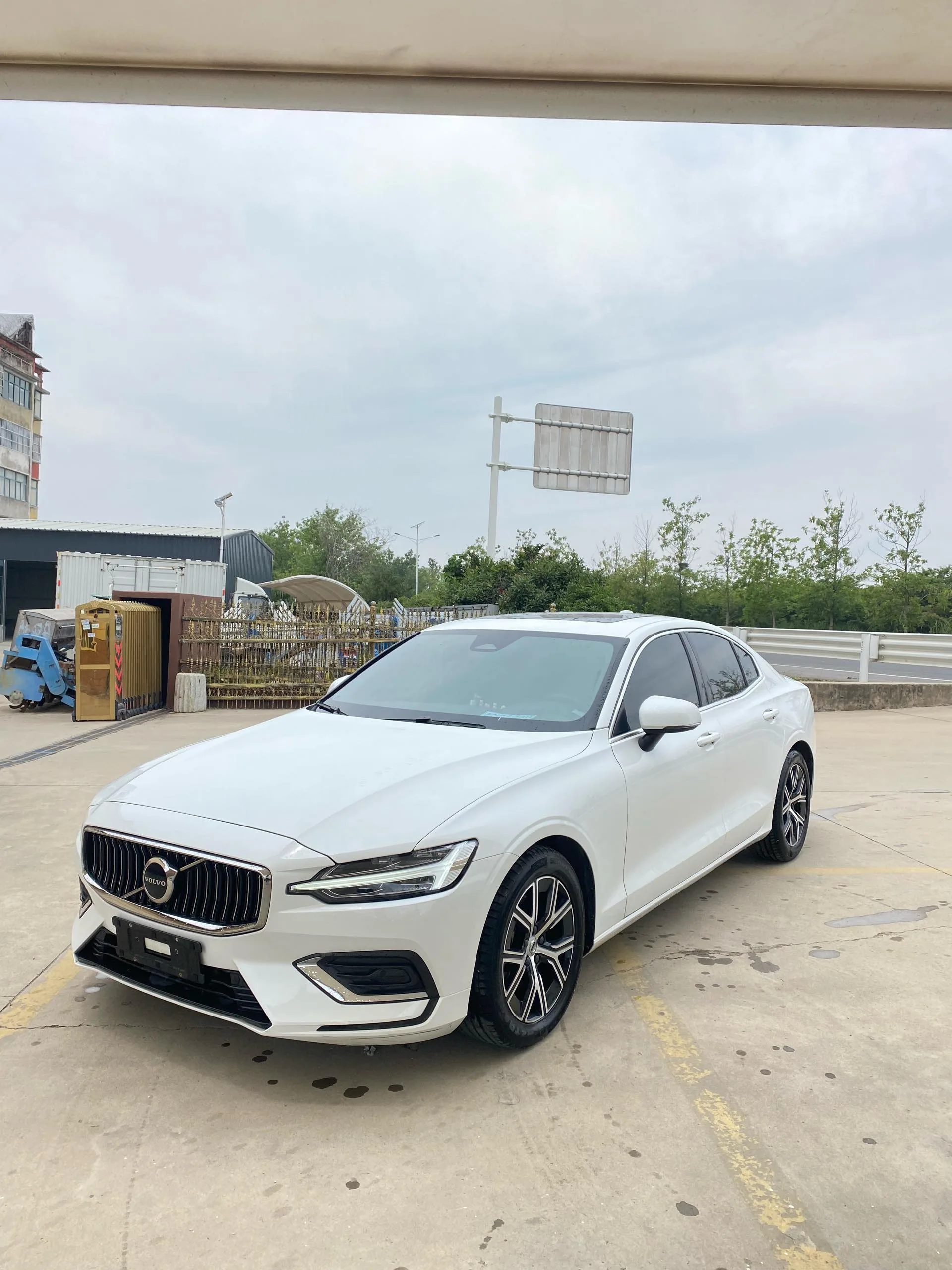 2025 Volvo S60 B4 Smart Comfort Luxury Edition