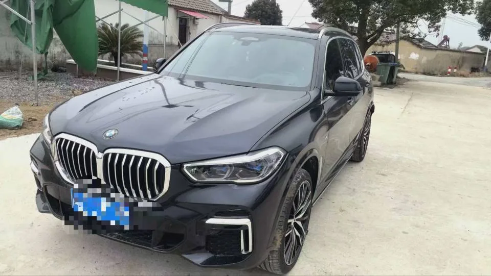 2022 BMW X5 xDrive 40Li Premium Edition with M Sport Package