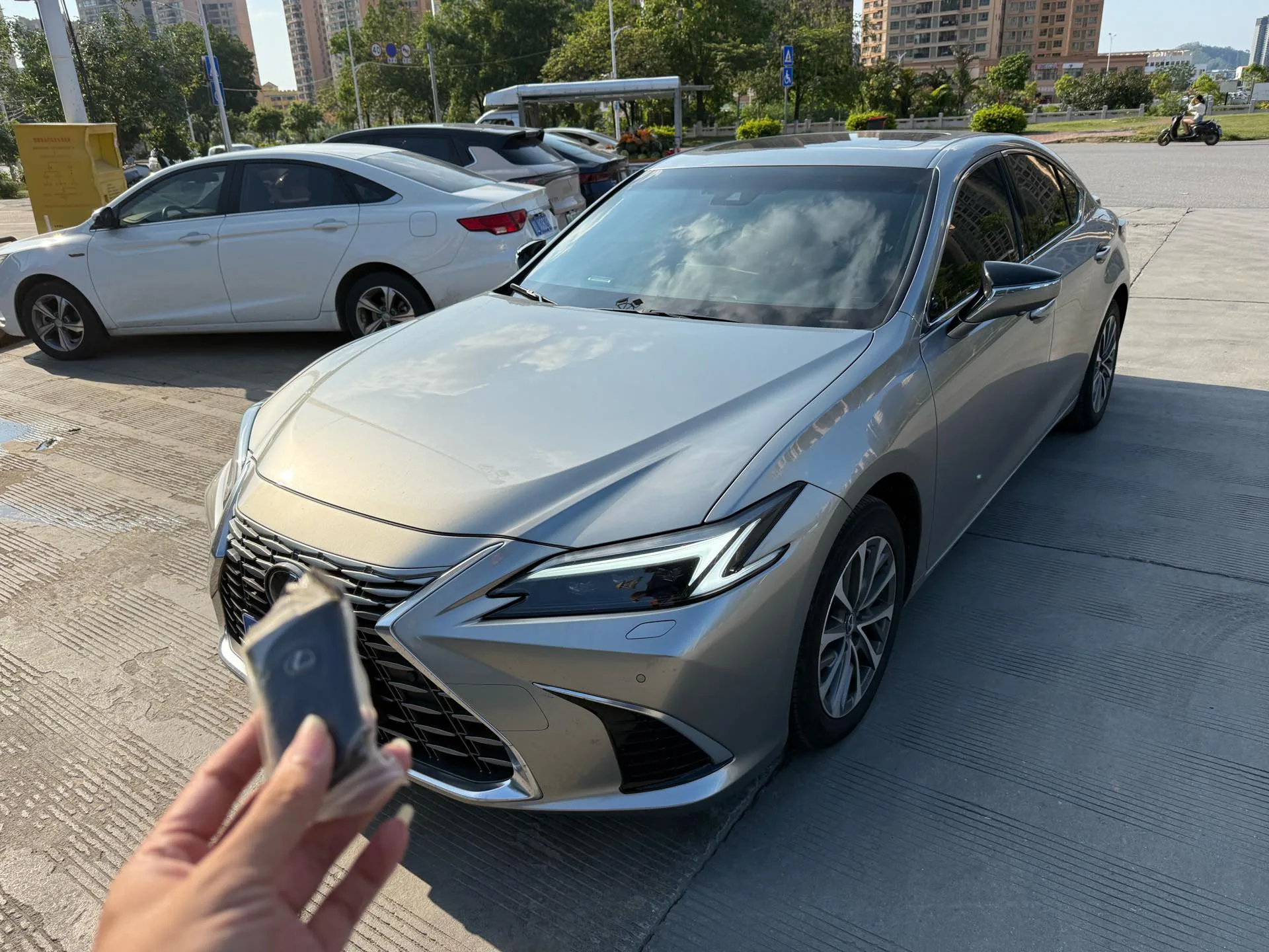 Lexus ES (Imported) 2025 ES300h 2.5 CVT Premium Edition Automatic