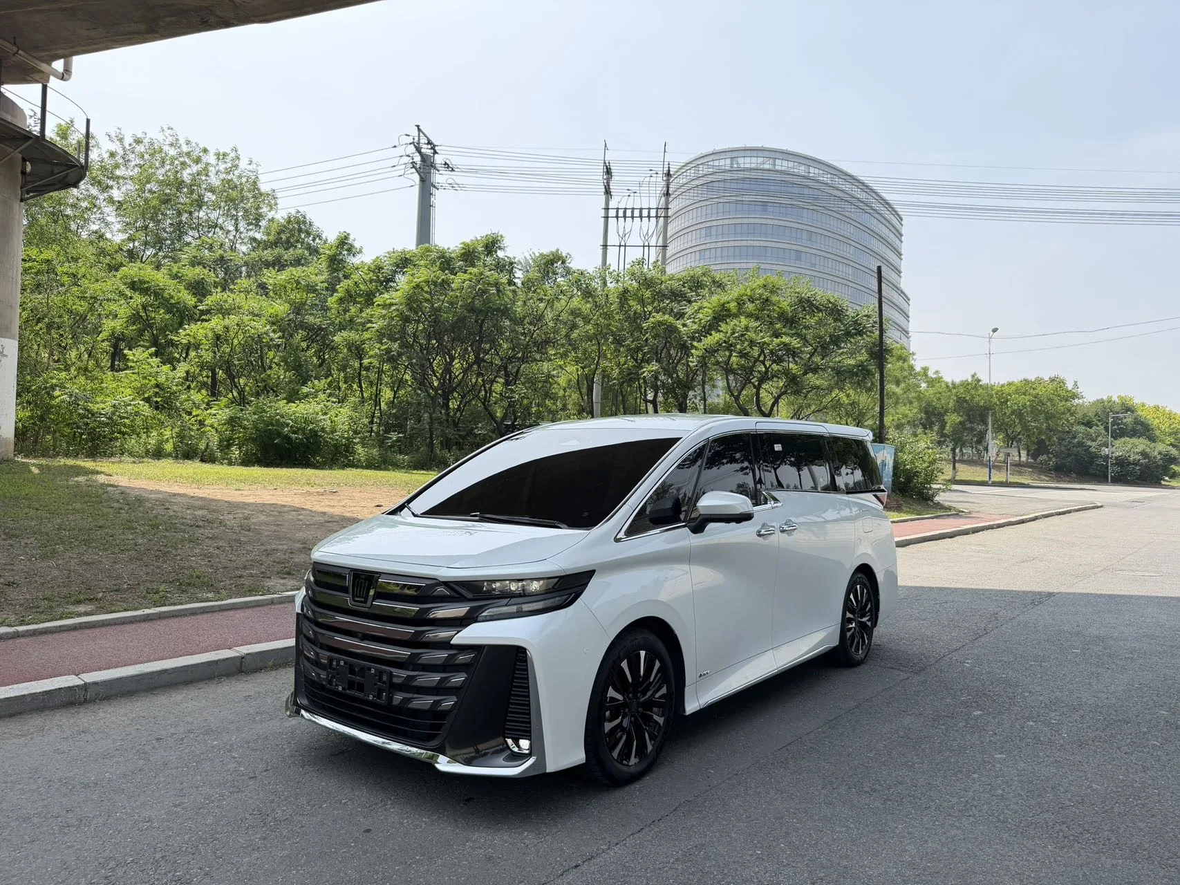 Toyota Vellfire (Imported) 2024 Crown Vellfire 2.5 CVT Supreme Executive Edition Automatic Transmission