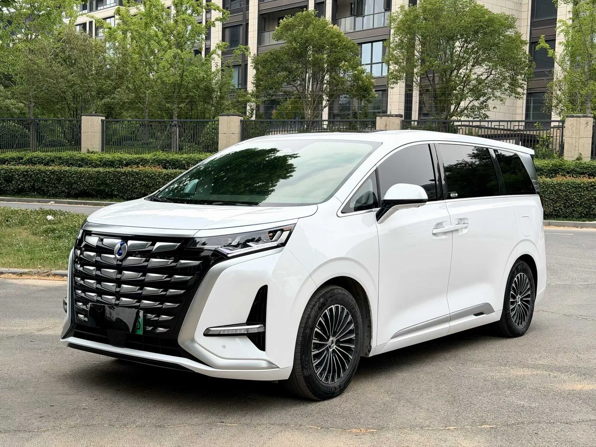 Denza D9 2022 DM-i 970 AWD Flagship Edition