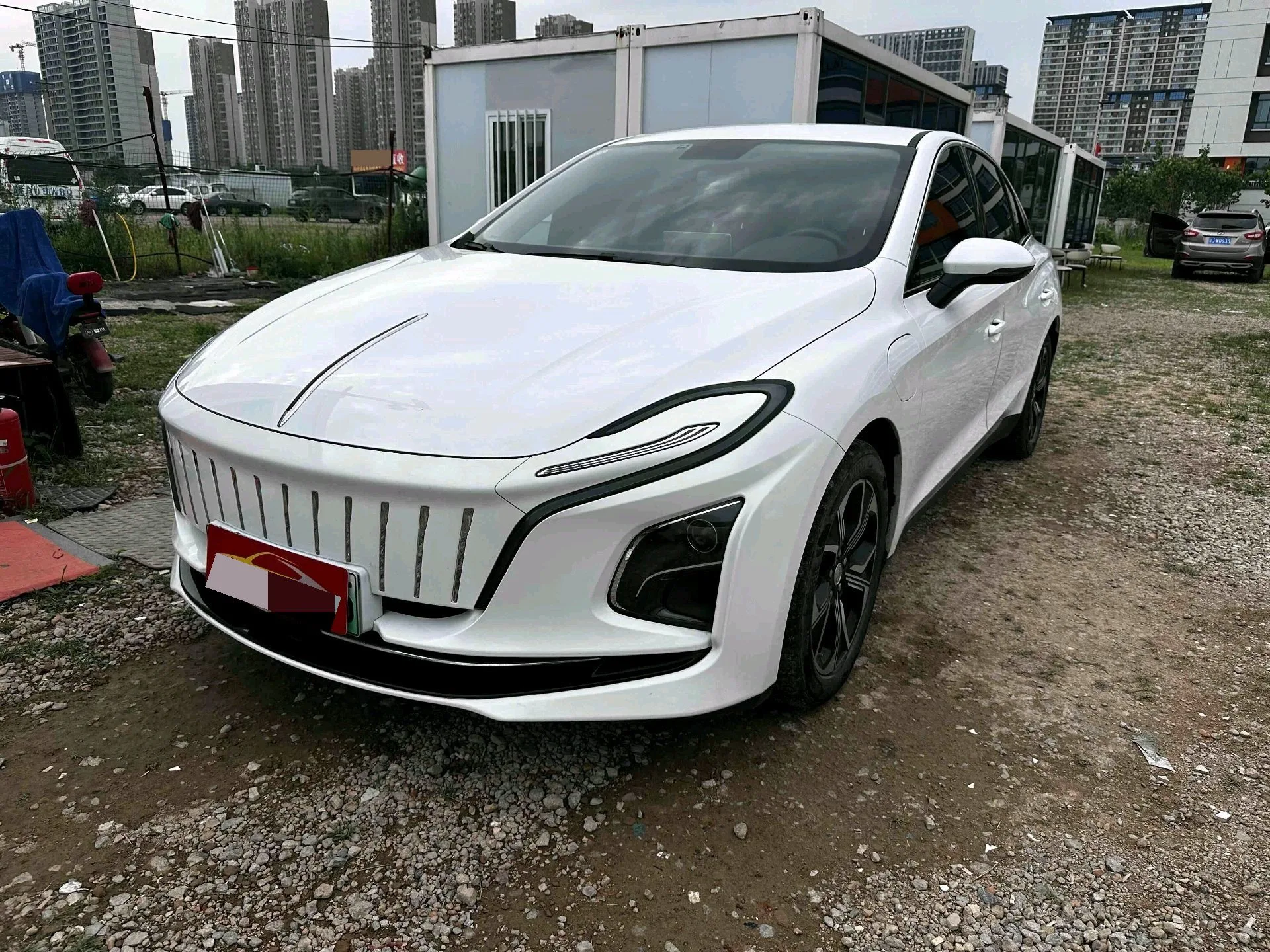 Hongqi E-QM5 2024 450km Travel Edition