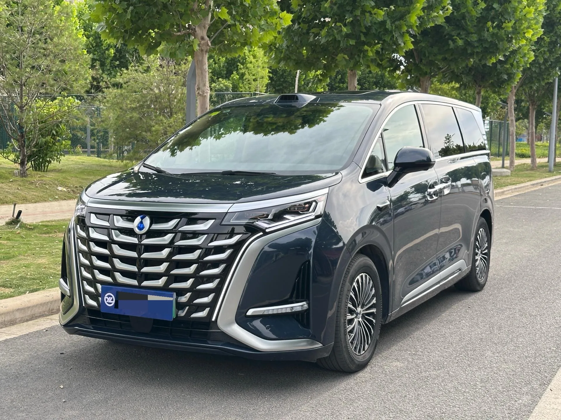Denza 2025 Denza D9 DM-i 1.5T CVT Intelligent Driving Edition 1020 AWD Flagship Automatic