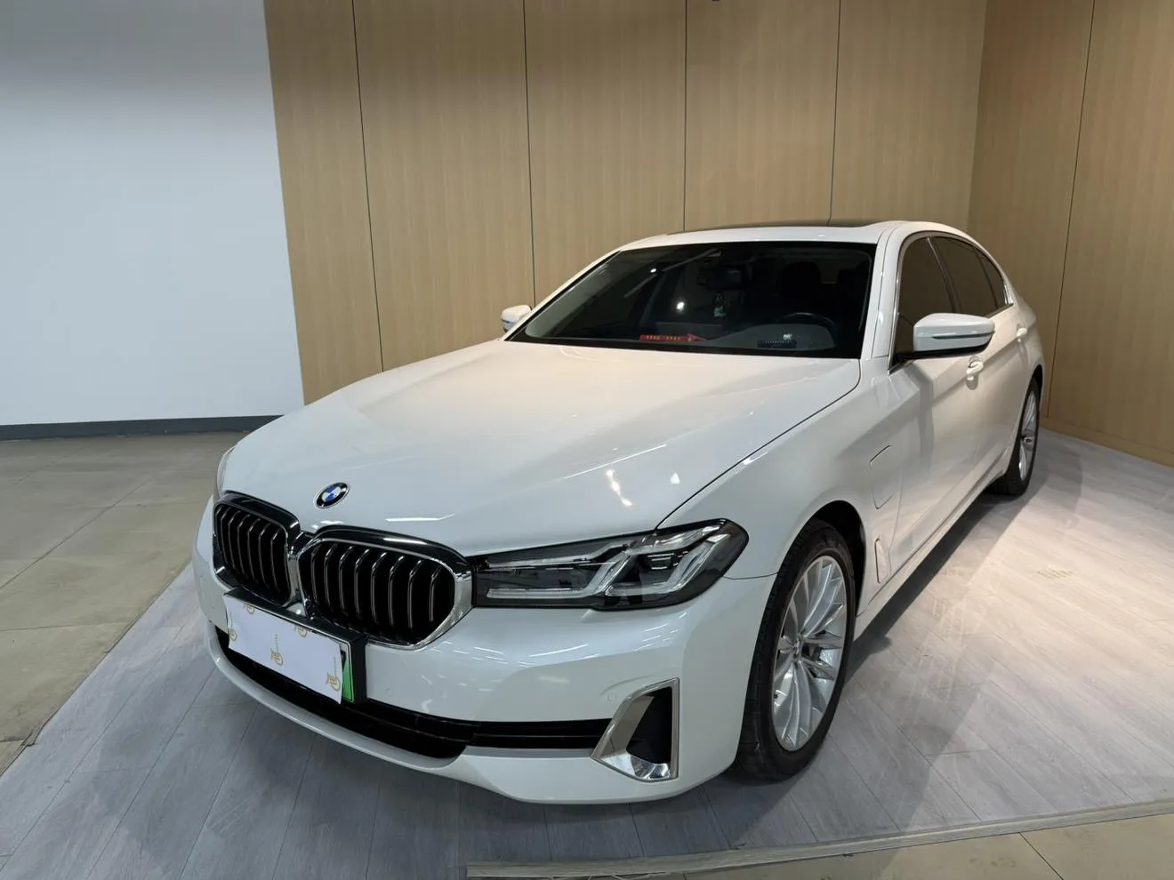 BMW 5 Series PHEV 2021 535Le Luxury Package