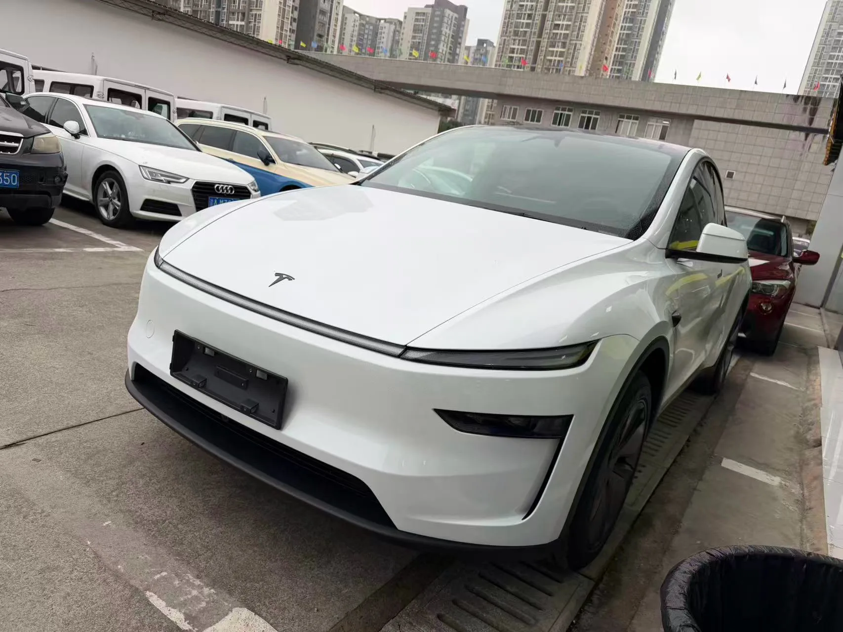 Tesla 2026 Model Y Rear-Wheel Drive Automatic