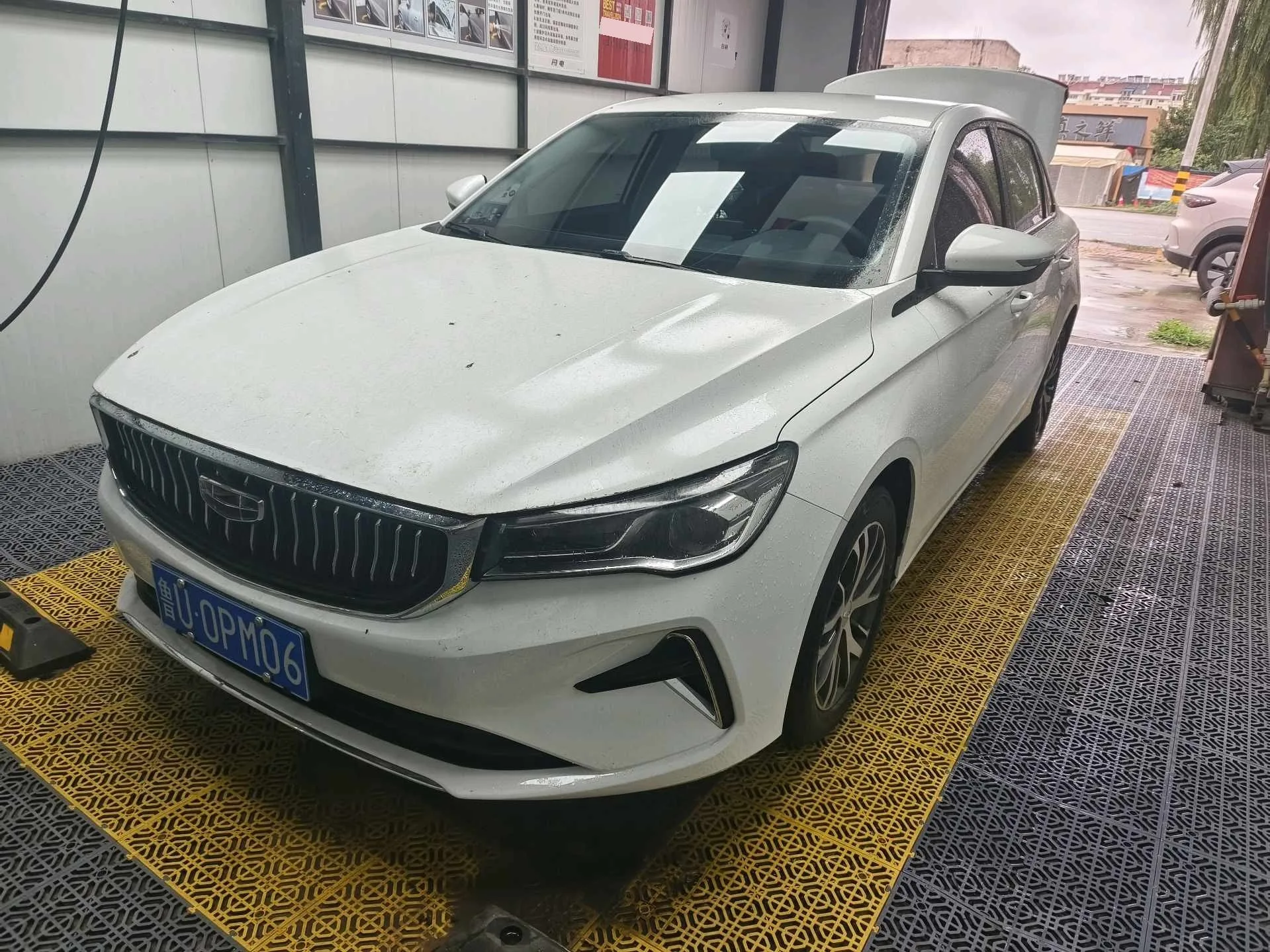 Geely 2025 Emgrand Sedan 1.5 Dragon Edition Manual Transmission