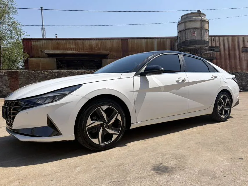 Hyundai Elantra 2021 1.5L CVT LUX Premium Edition