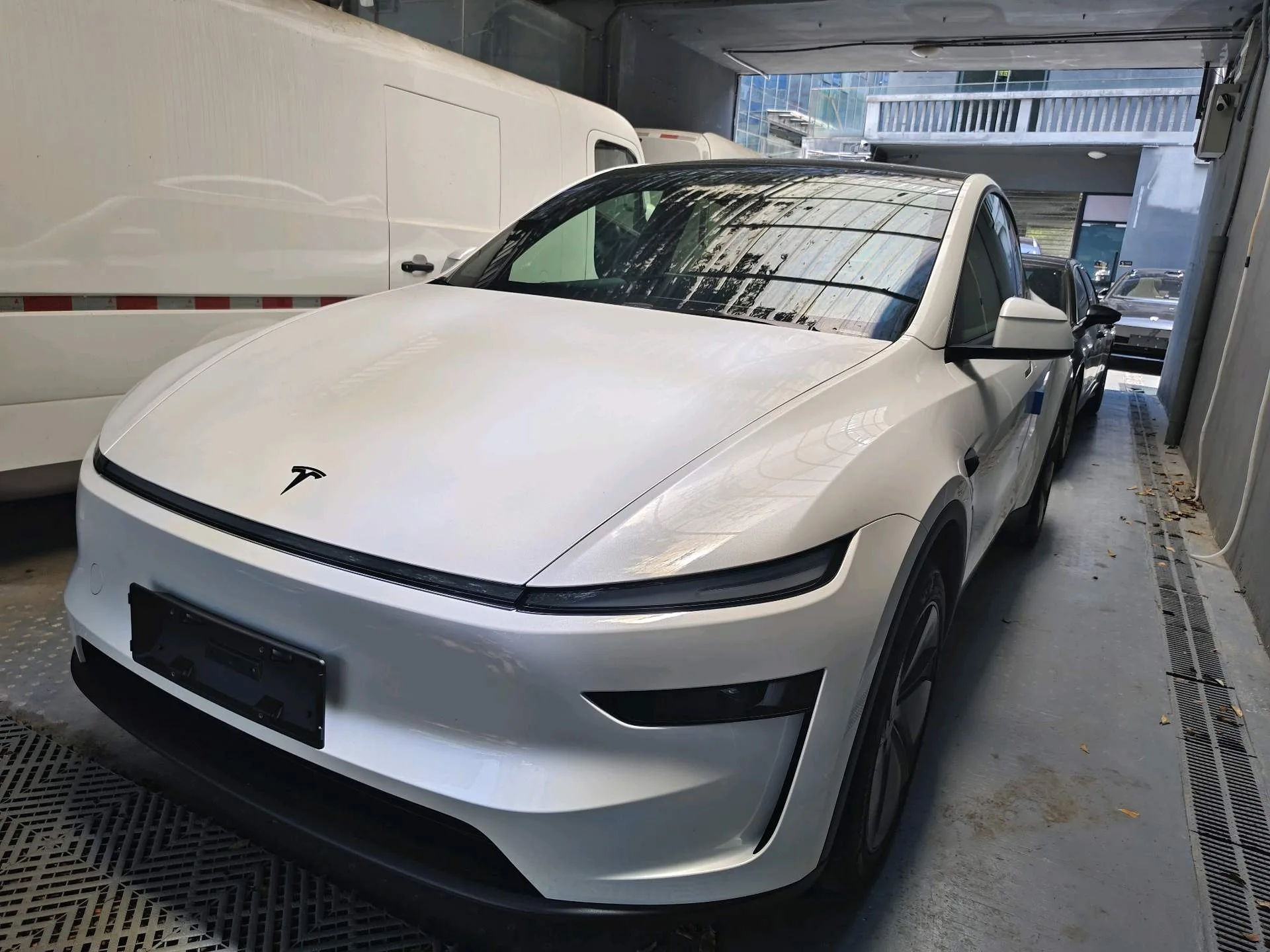 Tesla 2026 Model Y Rear-Wheel Drive Automatic