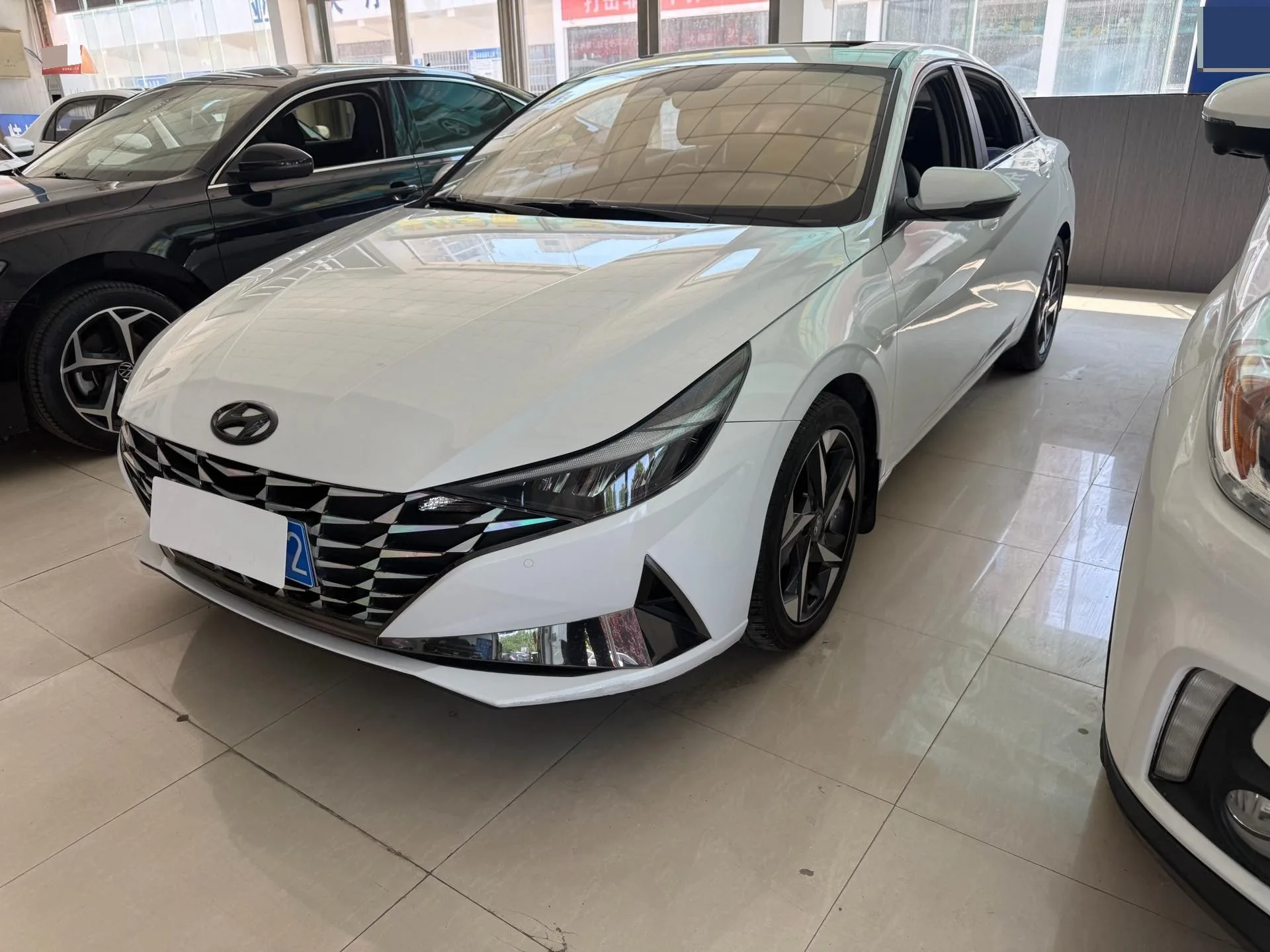 Hyundai Elantra 2021 1.5L CVT LUX Premium Edition