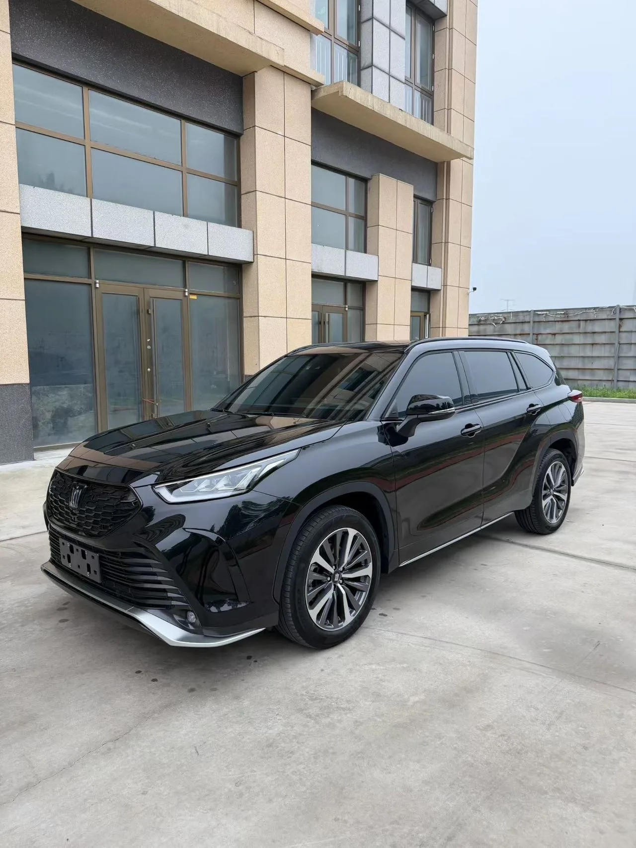 Toyota 2026 Crown Land Cruiser HEV 2.5 CVT 2WD Luxury Automatic
