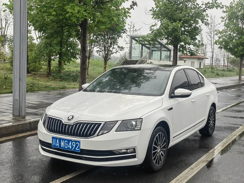 Octavia 2018 TSI230 DSG Luxury Edition