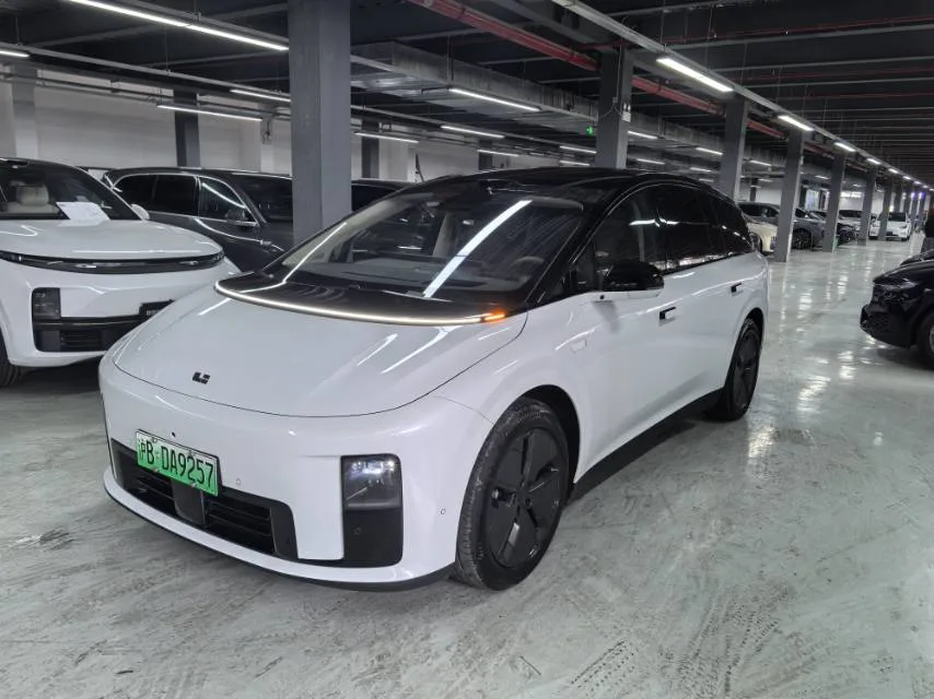 Li Auto 2025 i8 Standard Edition Automatic