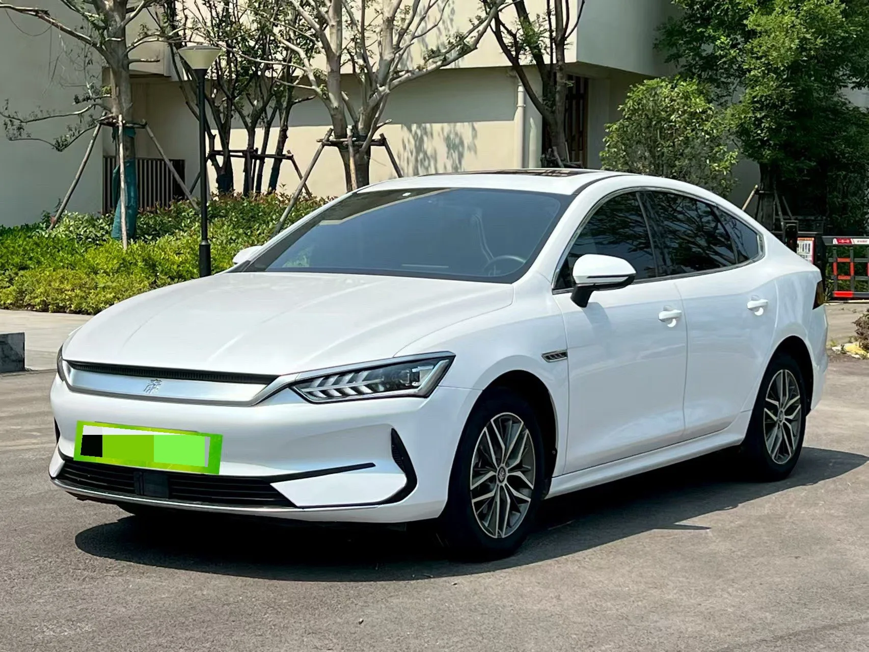 Qin PLUS 2021 EV 400KM Luxury Edition
