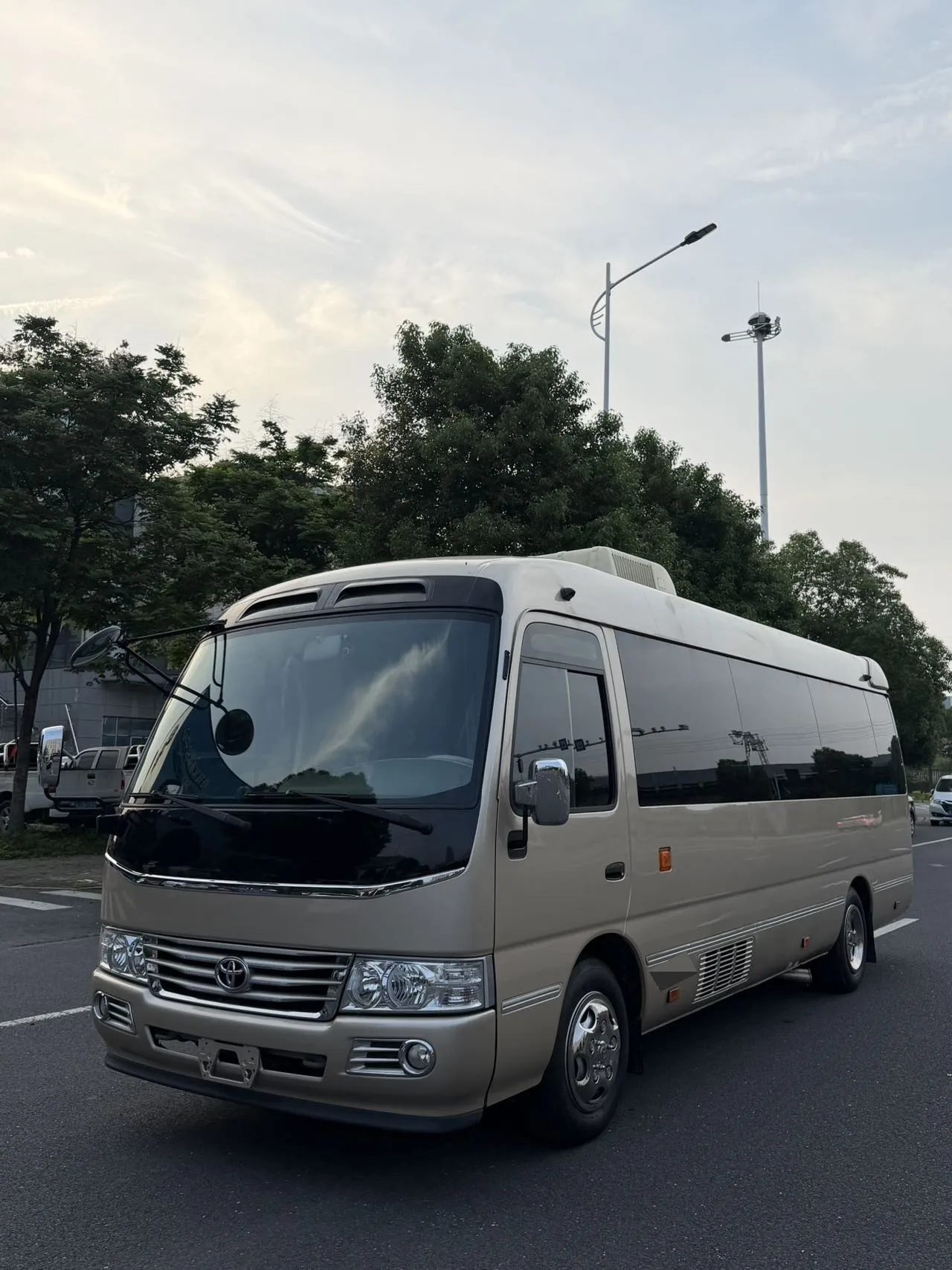 Toyota Coaster 2020 4.0 Luxury 20-seater Manual Transmission