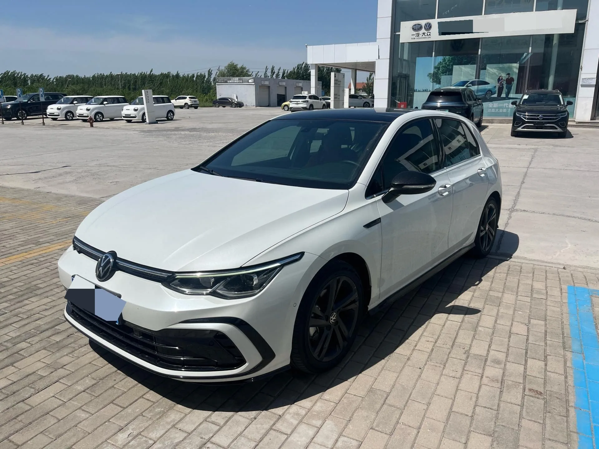 Volkswagen 2023 Golf 8 R-Line 1.4TSI 280TSI (facelift) Automatic