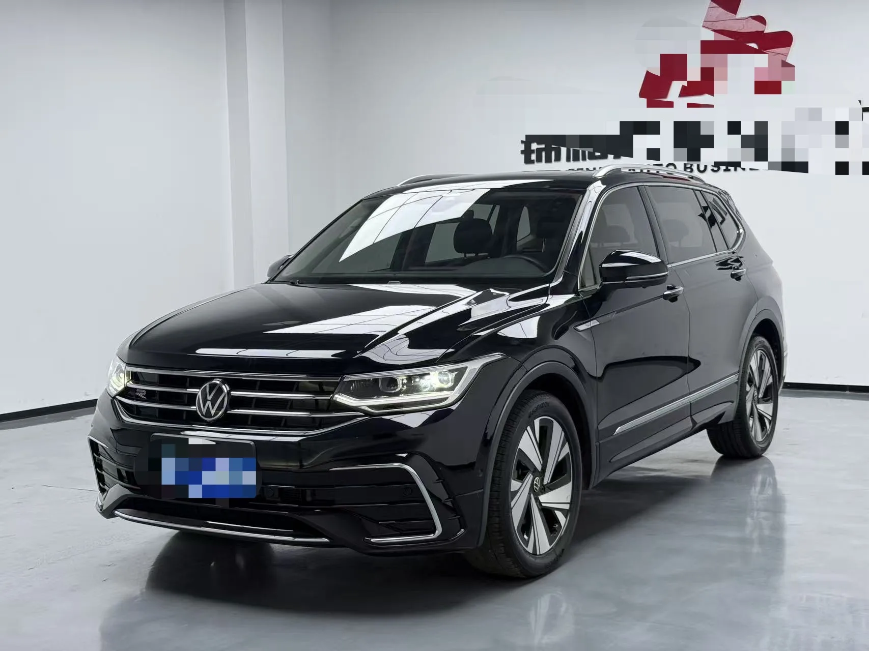 Volkswagen 2023 Tiguan L R-Line 2.0TSI 330TSI 2WD R-Line Premium Edition (Facelift) Automatic Transmission