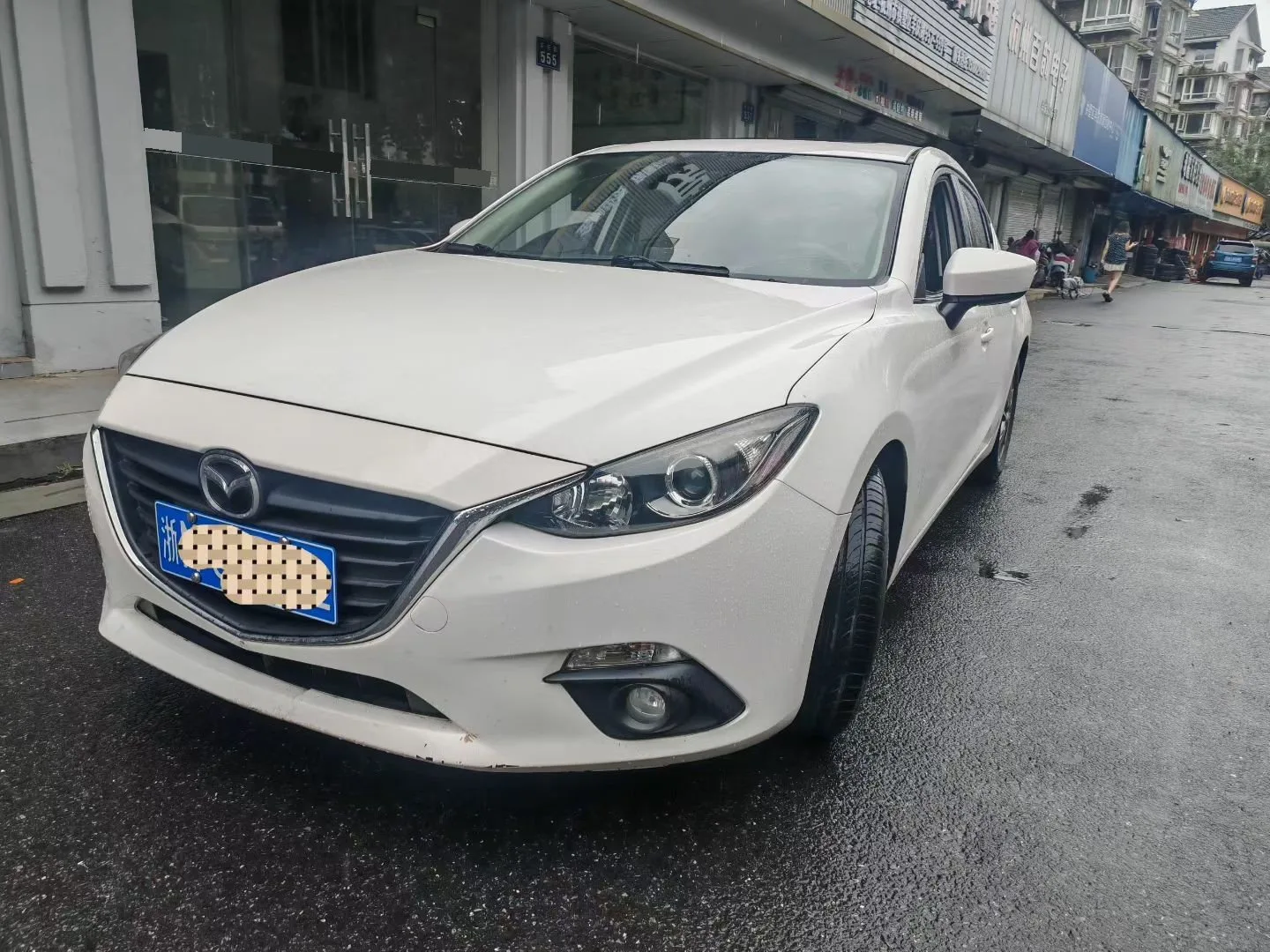 Mazda3 Axela 2016 Hatchback 1.5L Automatic Luxury