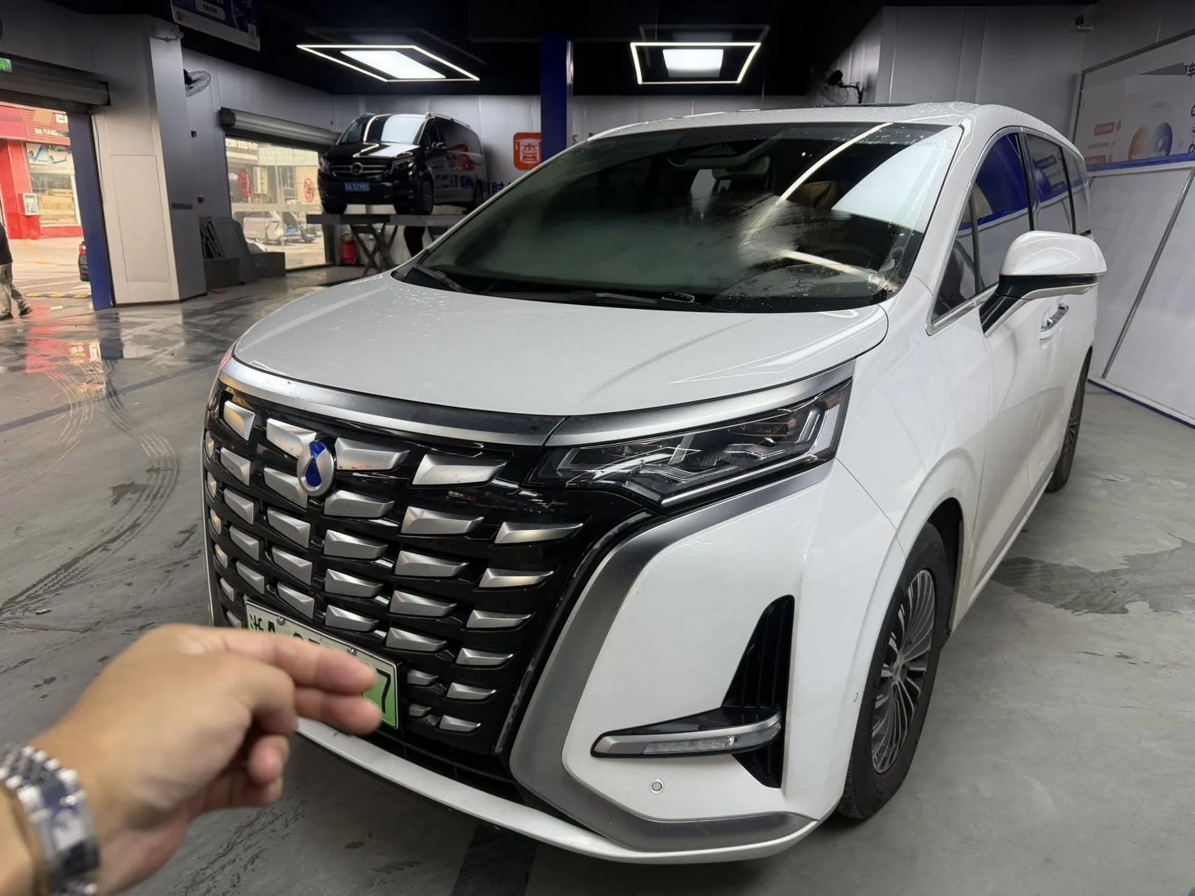 Denza D9 2022 DM-i 970 AWD Flagship Edition