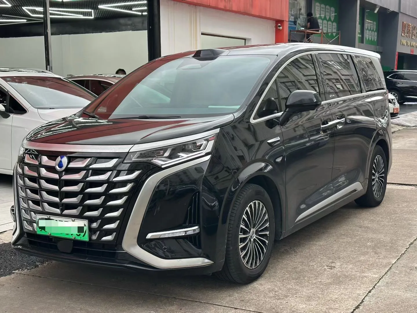 Denza 2025 Model D9 DM-i 1.5T CVT Intelligent Driving Edition 1020 AWD Premium Automatic