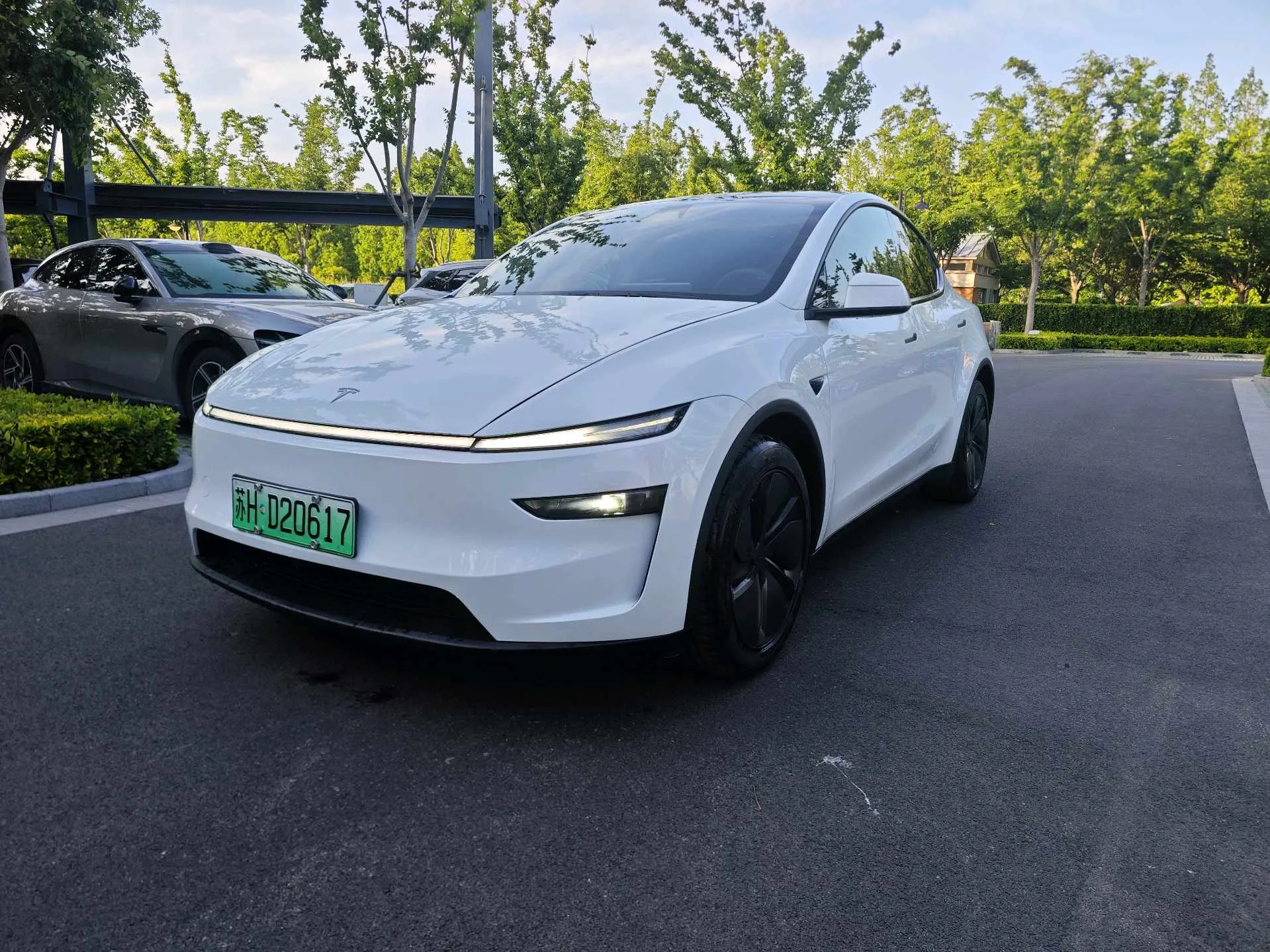 Tesla 2025 Model Y Long Range All-Wheel Drive (Facelift) Automatic