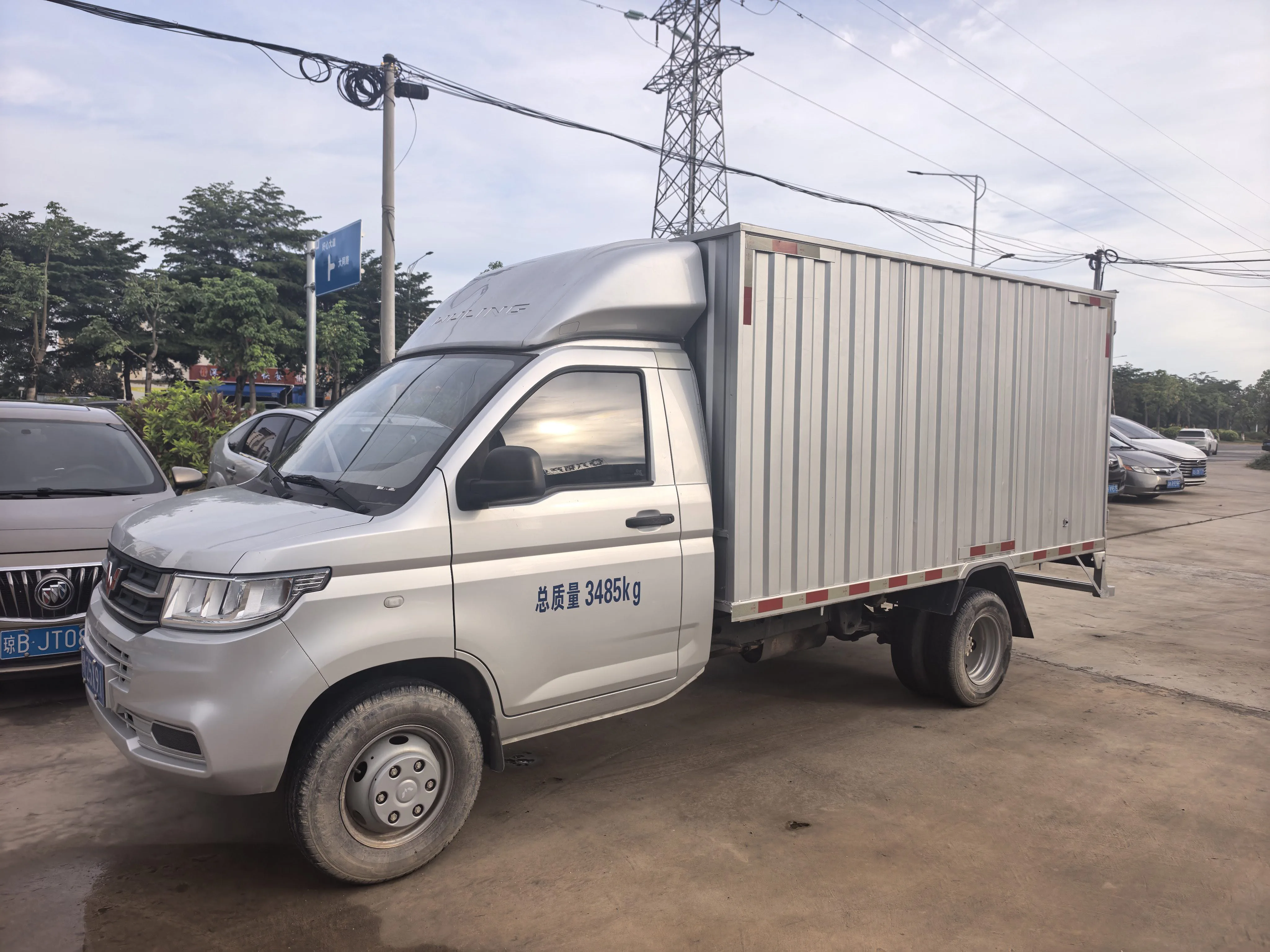 Wuling 2023 Rongguang New Card 2.0 Single Cab, Dual Rear Wheels, Comfort Edition, Manual Transmission