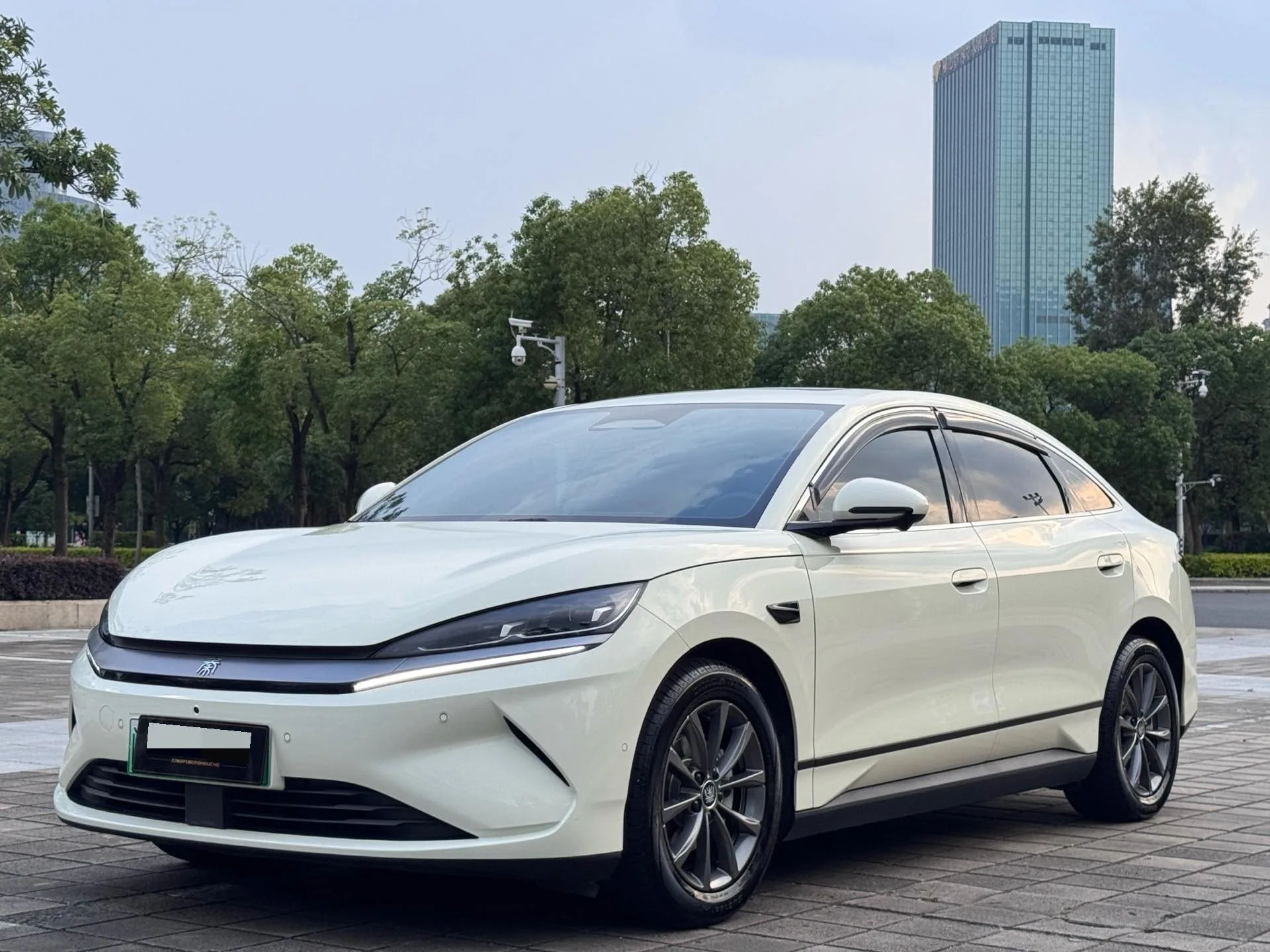 BYD 2025 Qin L EV 470KM Leading Edition Automatic