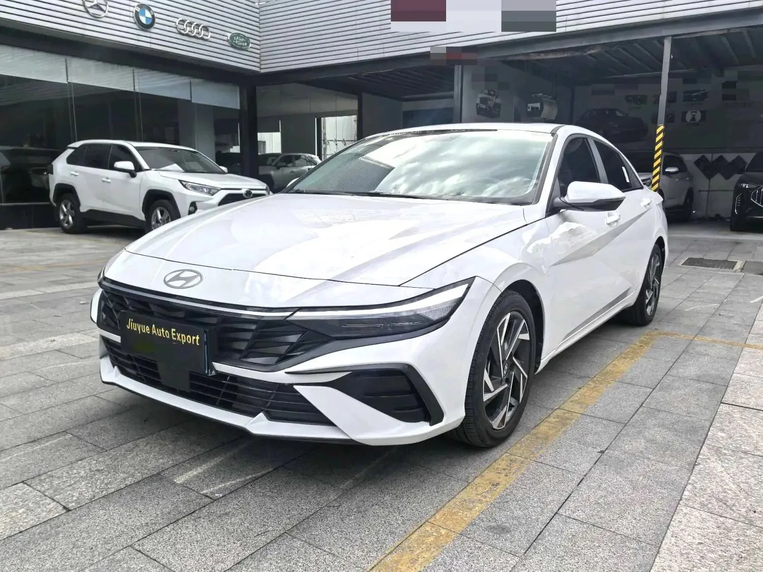 Hyundai Elantra 2023 1.5L CVT LUX Premium Edition