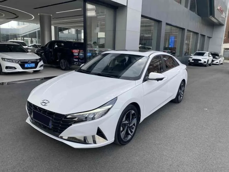 Hyundai Elantra 2022 1.5L CVT LUX Premium Edition