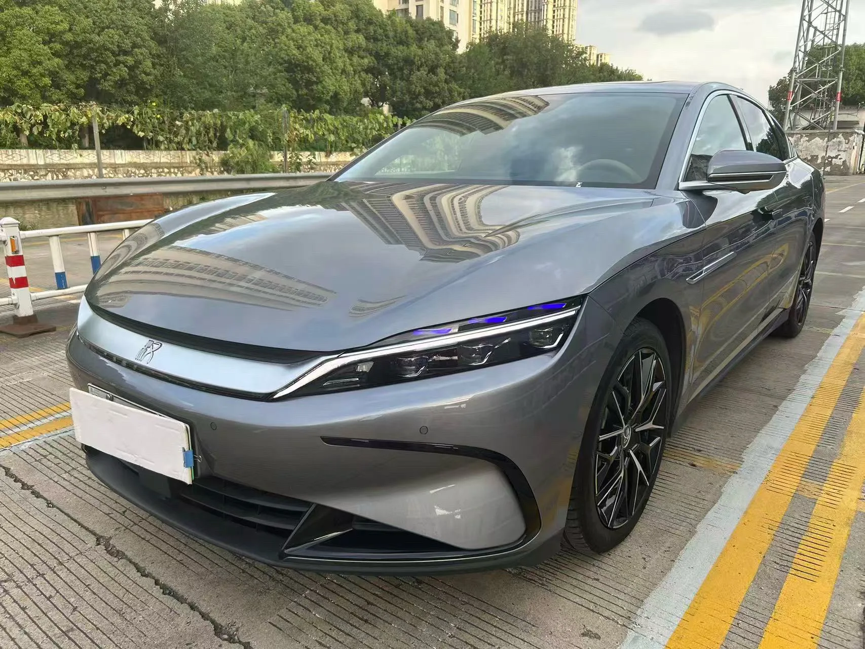 BYD 2025 Han DM-i 1.5T CVT 125KM Premium Automatic