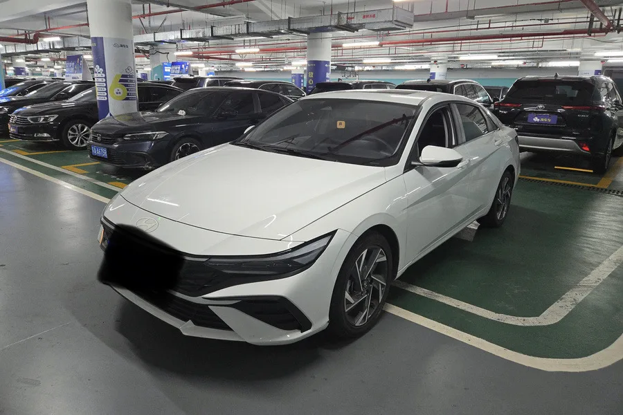 Hyundai Elantra 2023 1.5L CVT LUX Premium Edition