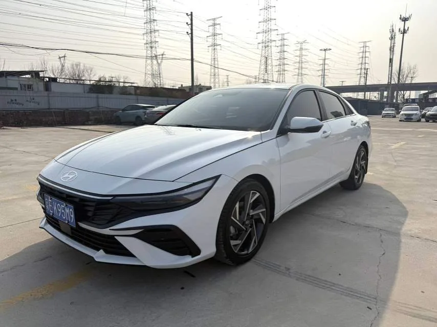 Hyundai Elantra 2023 1.5L CVT LUX Premium Edition