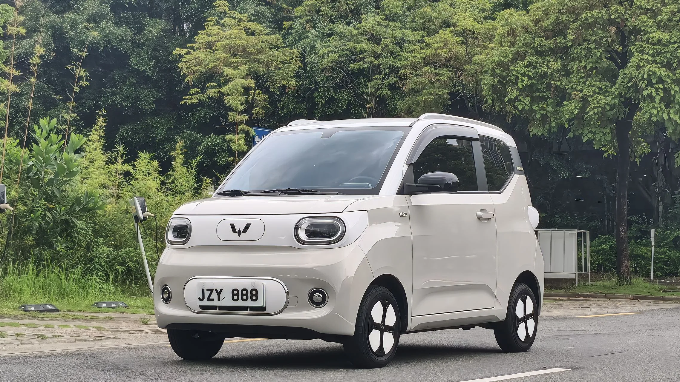 Hongguang MINIEV 2024 Macaron Model, 215km